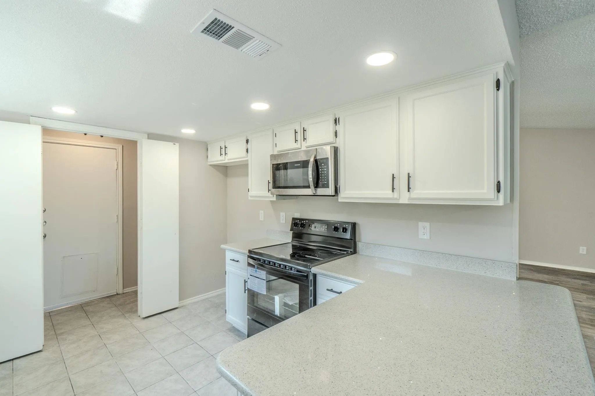 Single Family Residence For Rent in Dallas County , 1514 Hindsdale Drive, Richardson, Texas 75081, 4 Bedroom, 2 Bathroom, Garage spaces, 1,538 Sqft, built in 1979, mls#21398514, Real Estate Agent in Richardson, Homes For Rent in Dallas county, Homes For Rent in Richardson, Realtor in Richardson Texas, Real Estate Brokerage Independent Realty Texas, Luminita Cordes Realtor