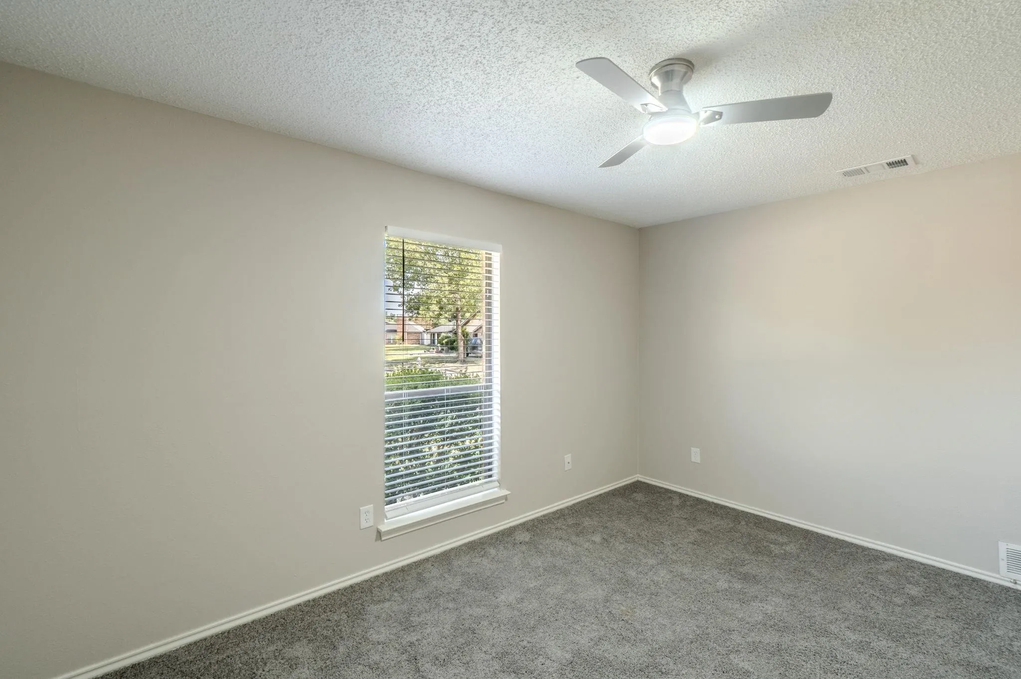 Single Family Residence For Rent in Dallas County , 1514 Hindsdale Drive, Richardson, Texas 75081, 4 Bedroom, 2 Bathroom, Garage spaces, 1,538 Sqft, built in 1979, mls#21398514, Real Estate Agent in Richardson, Homes For Rent in Dallas county, Homes For Rent in Richardson, Realtor in Richardson Texas, Real Estate Brokerage Independent Realty Texas, Luminita Cordes Realtor