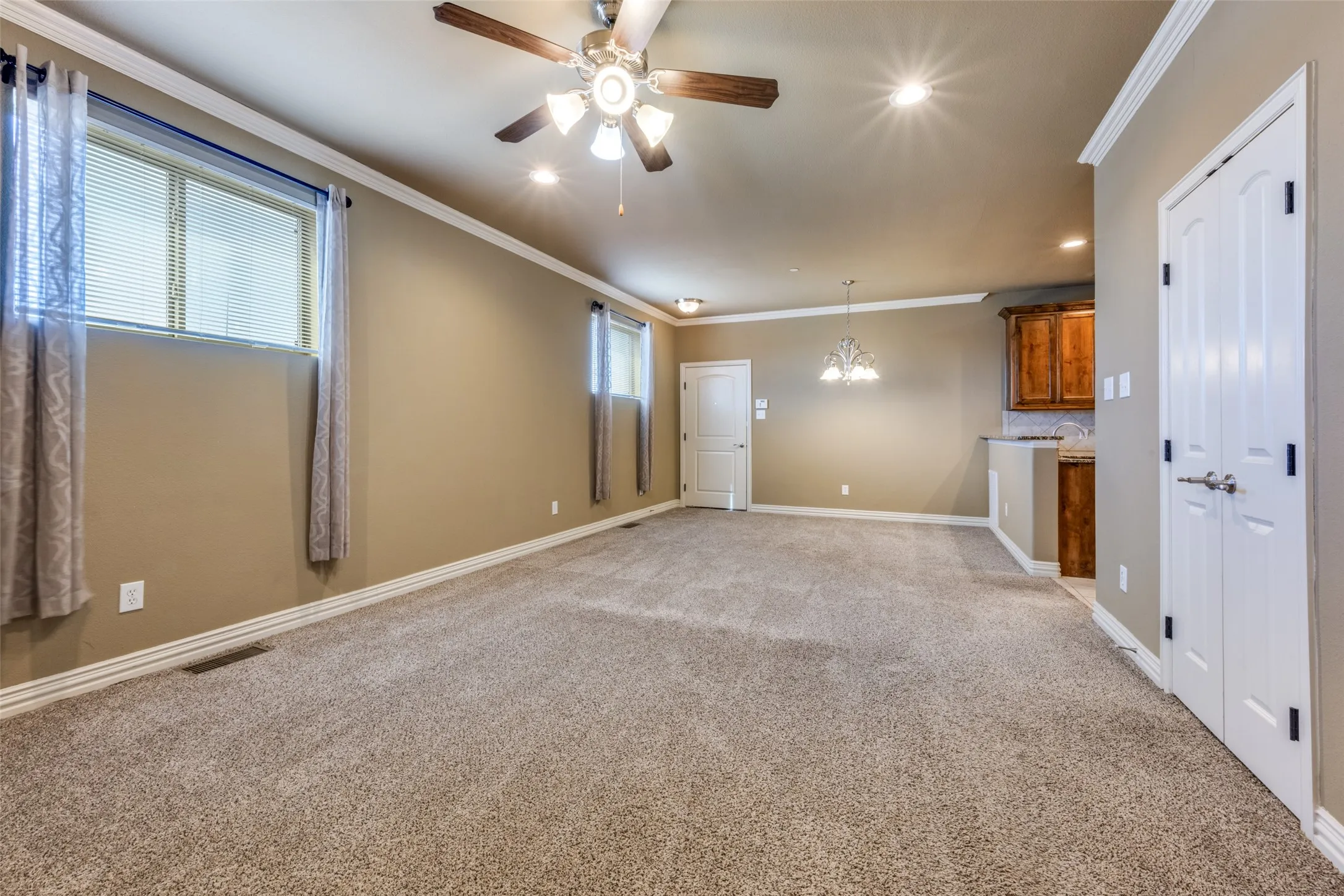 Apartment For Rent in Denton County , 212 Bolivar Street 201, Sanger, Texas 76266, 1 Bedroom, 1 Bathroom, Garage spaces, 1,006 Sqft, built in 1900, mls#21398505, Real Estate Agent in Sanger, Homes For Rent in Denton county, Homes For Rent in Sanger, Realtor in Sanger Texas, Real Estate Brokerage Independent Realty Texas, Luminita Cordes Realtor