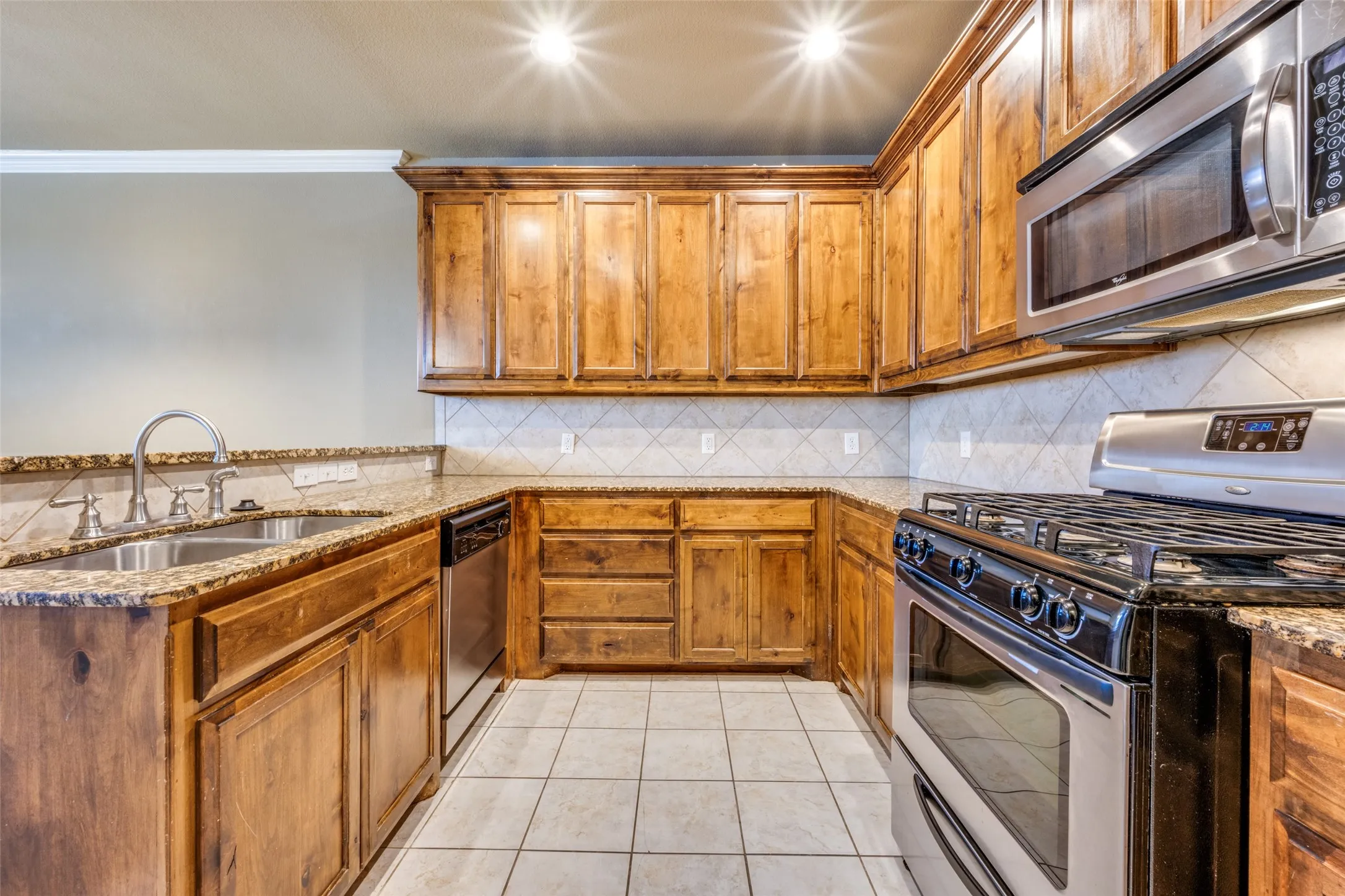 Apartment For Rent in Denton County , 212 Bolivar Street 201, Sanger, Texas 76266, 1 Bedroom, 1 Bathroom, Garage spaces, 1,006 Sqft, built in 1900, mls#21398505, Real Estate Agent in Sanger, Homes For Rent in Denton county, Homes For Rent in Sanger, Realtor in Sanger Texas, Real Estate Brokerage Independent Realty Texas, Luminita Cordes Realtor