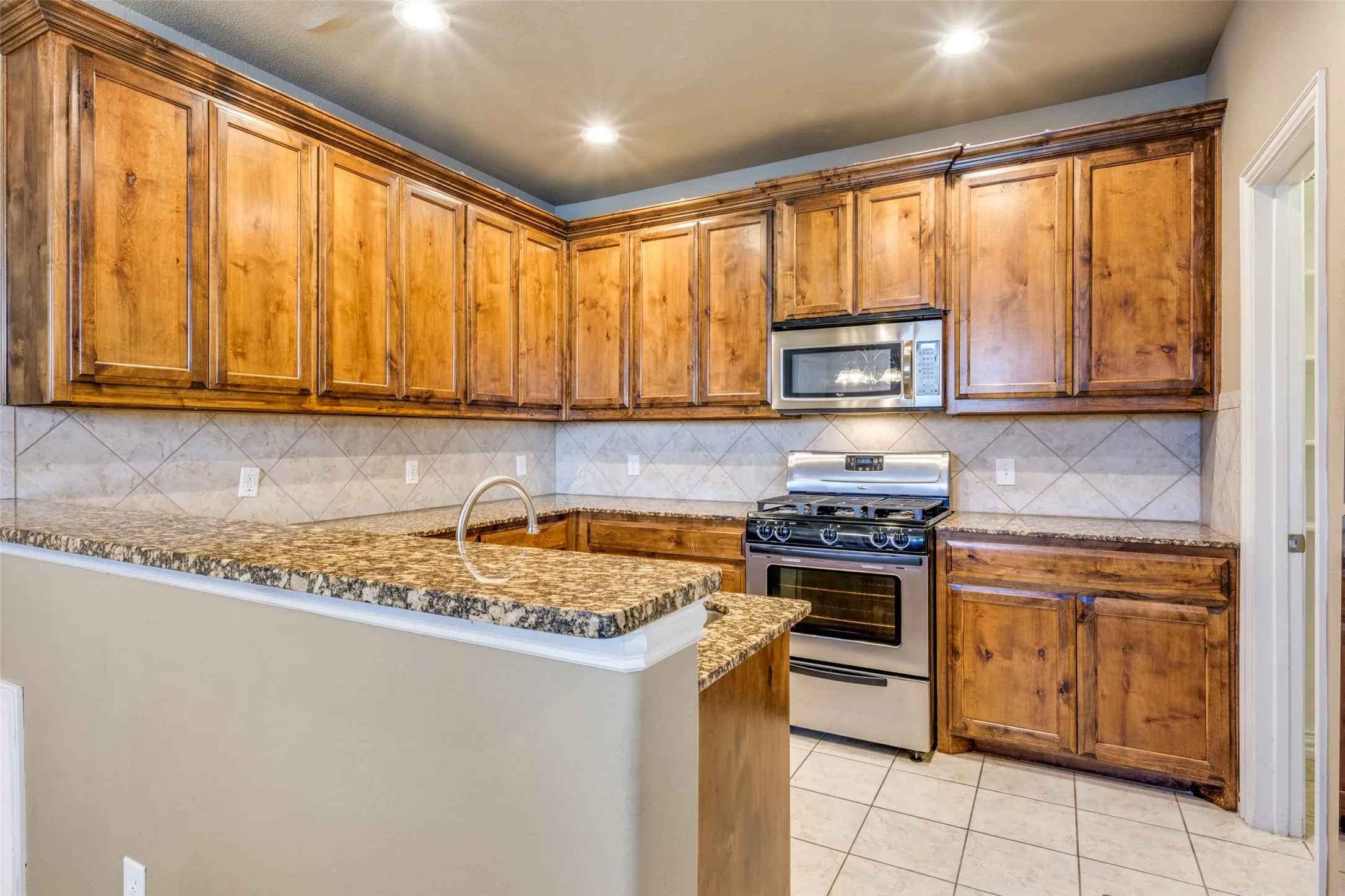 Apartment For Rent in Denton County , 212 Bolivar Street 201, Sanger, Texas 76266, 1 Bedroom, 1 Bathroom, Garage spaces, 1,006 Sqft, built in 1900, mls#21398505, Real Estate Agent in Sanger, Homes For Rent in Denton county, Homes For Rent in Sanger, Realtor in Sanger Texas, Real Estate Brokerage Independent Realty Texas, Luminita Cordes Realtor