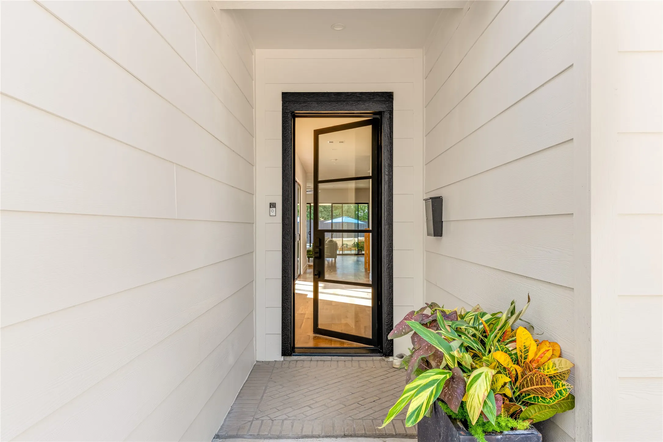 Single Family Residence For Sale in Dallas County , 5430 Belmont Avenue, Dallas, Texas 75206, 4 Bedroom, 4 Bathroom, 2 Garage spaces, 3,508 Sqft, built in 2018, mls#21393021, Real Estate Agent in Dallas, Homes For Sale in Dallas county, Homes For Sale in Dallas, Realtor in Dallas Texas, Real Estate Brokerage Independent Realty Texas, Luminita Cordes Realtor