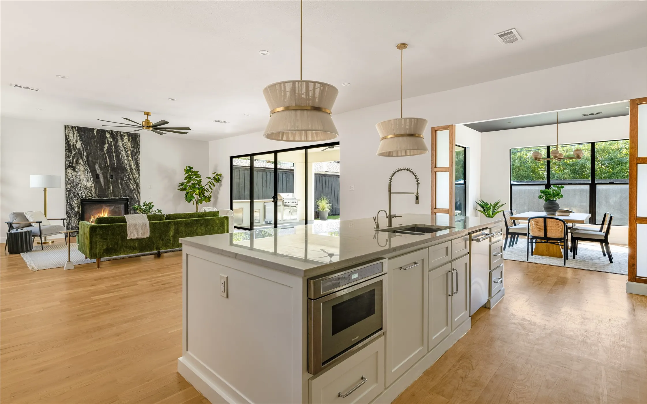 Single Family Residence For Sale in Dallas County , 5430 Belmont Avenue, Dallas, Texas 75206, 4 Bedroom, 4 Bathroom, 2 Garage spaces, 3,508 Sqft, built in 2018, mls#21393021, Real Estate Agent in Dallas, Homes For Sale in Dallas county, Homes For Sale in Dallas, Realtor in Dallas Texas, Real Estate Brokerage Independent Realty Texas, Luminita Cordes Realtor