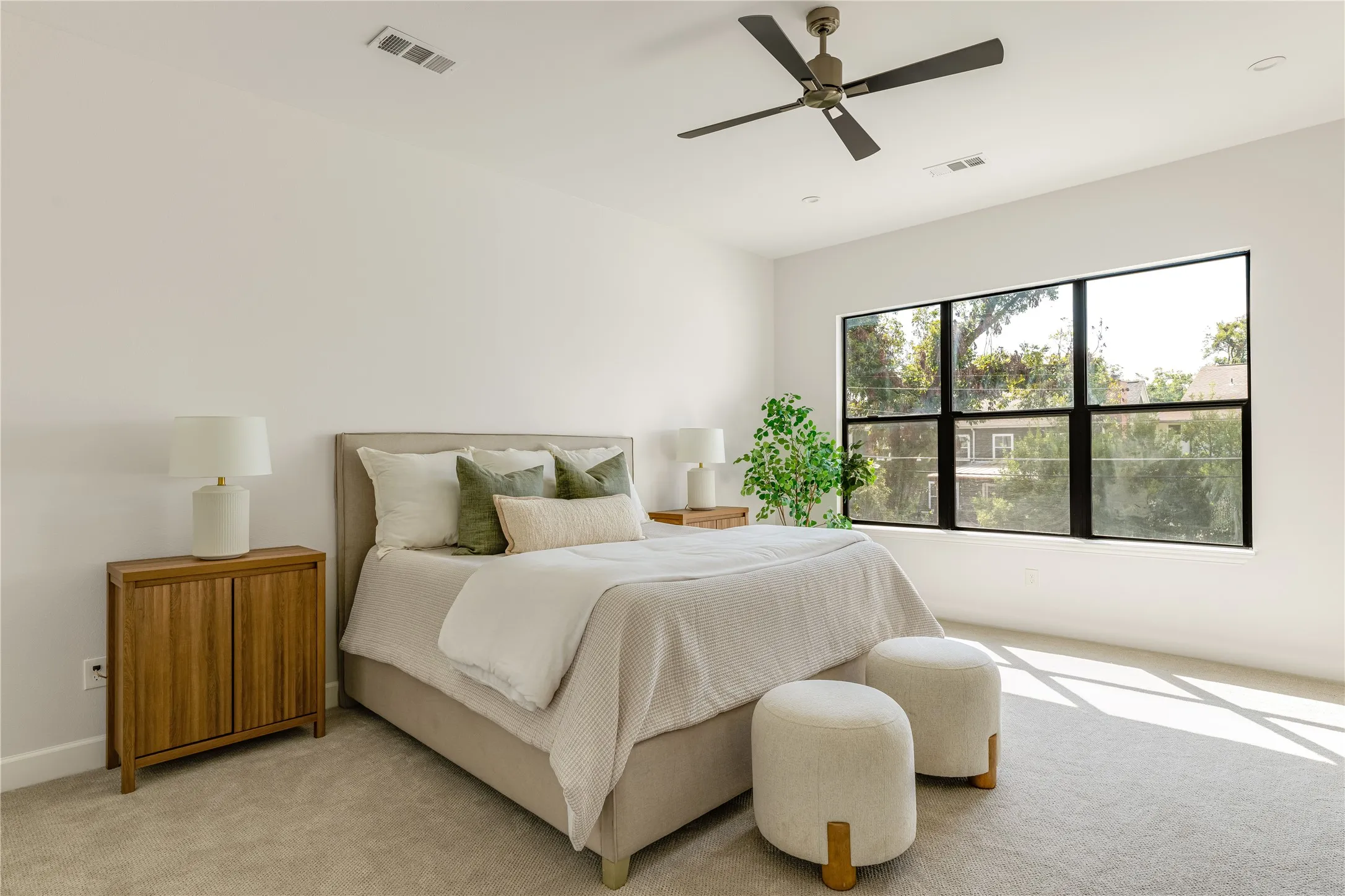 Single Family Residence For Sale in Dallas County , 5430 Belmont Avenue, Dallas, Texas 75206, 4 Bedroom, 4 Bathroom, 2 Garage spaces, 3,508 Sqft, built in 2018, mls#21393021, Real Estate Agent in Dallas, Homes For Sale in Dallas county, Homes For Sale in Dallas, Realtor in Dallas Texas, Real Estate Brokerage Independent Realty Texas, Luminita Cordes Realtor