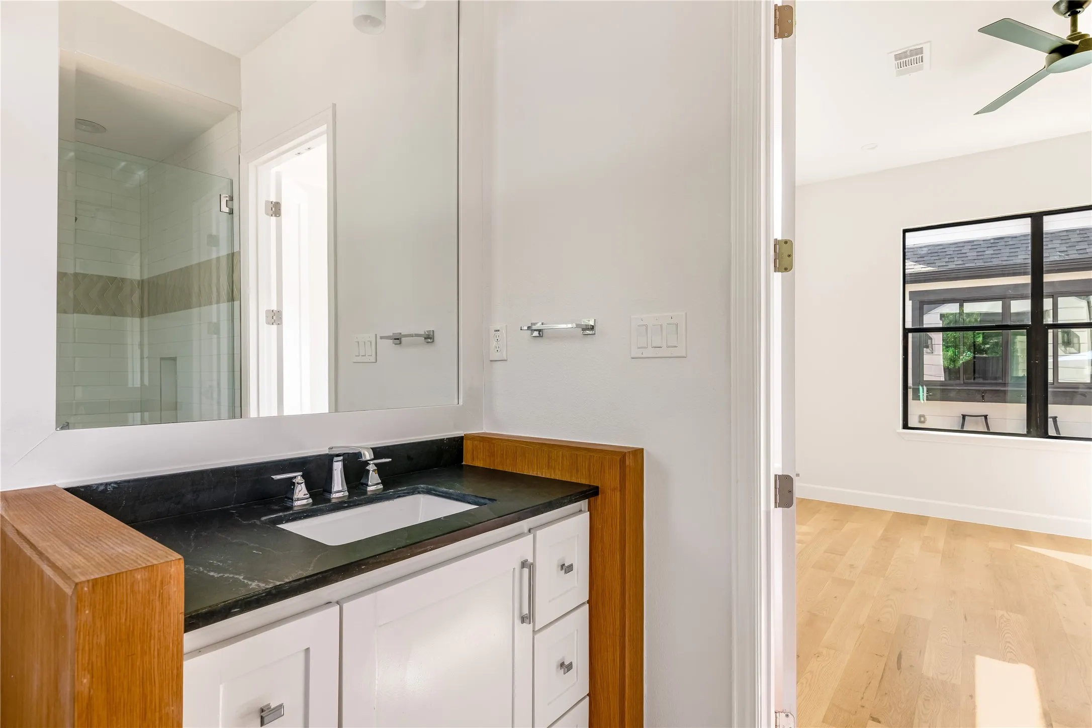 Single Family Residence For Sale in Dallas County , 5430 Belmont Avenue, Dallas, Texas 75206, 4 Bedroom, 4 Bathroom, 2 Garage spaces, 3,508 Sqft, built in 2018, mls#21393021, Real Estate Agent in Dallas, Homes For Sale in Dallas county, Homes For Sale in Dallas, Realtor in Dallas Texas, Real Estate Brokerage Independent Realty Texas, Luminita Cordes Realtor