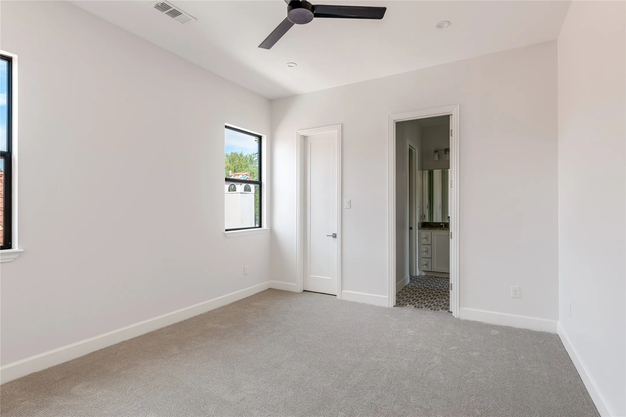 Single Family Residence For Sale in Dallas County , 5430 Belmont Avenue, Dallas, Texas 75206, 4 Bedroom, 4 Bathroom, 2 Garage spaces, 3,508 Sqft, built in 2018, mls#21393021, Real Estate Agent in Dallas, Homes For Sale in Dallas county, Homes For Sale in Dallas, Realtor in Dallas Texas, Real Estate Brokerage Independent Realty Texas, Luminita Cordes Realtor