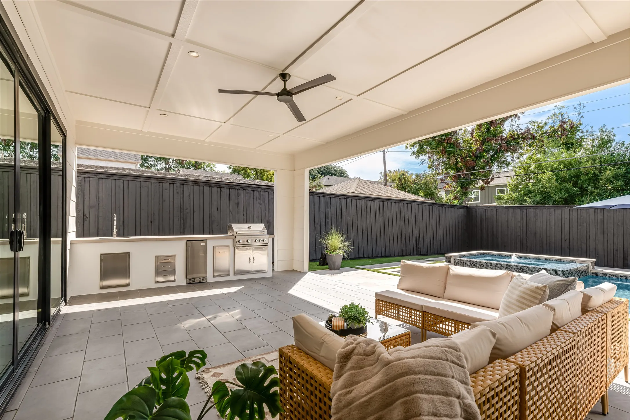Single Family Residence For Sale in Dallas County , 5430 Belmont Avenue, Dallas, Texas 75206, 4 Bedroom, 4 Bathroom, 2 Garage spaces, 3,508 Sqft, built in 2018, mls#21393021, Real Estate Agent in Dallas, Homes For Sale in Dallas county, Homes For Sale in Dallas, Realtor in Dallas Texas, Real Estate Brokerage Independent Realty Texas, Luminita Cordes Realtor