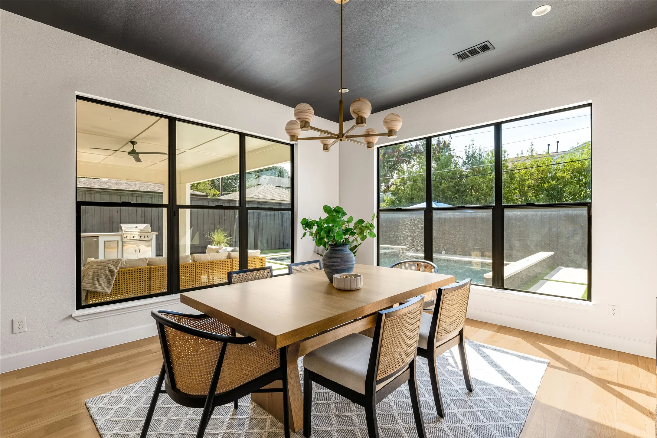 Single Family Residence For Sale in Dallas County , 5430 Belmont Avenue, Dallas, Texas 75206, 4 Bedroom, 4 Bathroom, 2 Garage spaces, 3,508 Sqft, built in 2018, mls#21393021, Real Estate Agent in Dallas, Homes For Sale in Dallas county, Homes For Sale in Dallas, Realtor in Dallas Texas, Real Estate Brokerage Independent Realty Texas, Luminita Cordes Realtor
