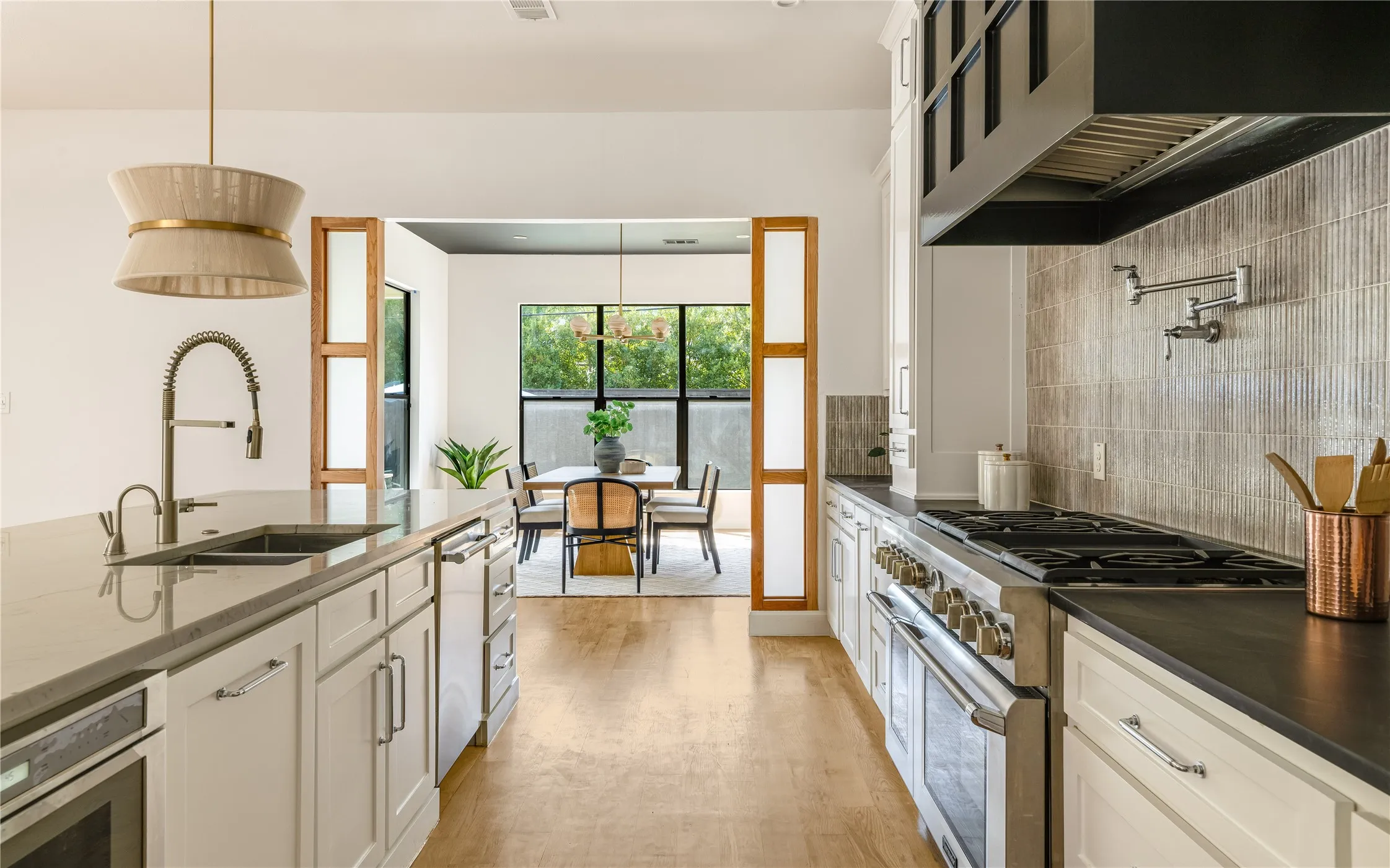 Single Family Residence For Sale in Dallas County , 5430 Belmont Avenue, Dallas, Texas 75206, 4 Bedroom, 4 Bathroom, 2 Garage spaces, 3,508 Sqft, built in 2018, mls#21393021, Real Estate Agent in Dallas, Homes For Sale in Dallas county, Homes For Sale in Dallas, Realtor in Dallas Texas, Real Estate Brokerage Independent Realty Texas, Luminita Cordes Realtor