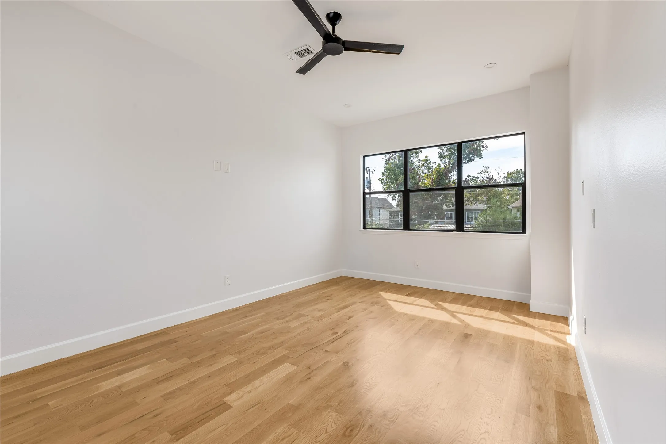 Single Family Residence For Sale in Dallas County , 5430 Belmont Avenue, Dallas, Texas 75206, 4 Bedroom, 4 Bathroom, 2 Garage spaces, 3,508 Sqft, built in 2018, mls#21393021, Real Estate Agent in Dallas, Homes For Sale in Dallas county, Homes For Sale in Dallas, Realtor in Dallas Texas, Real Estate Brokerage Independent Realty Texas, Luminita Cordes Realtor