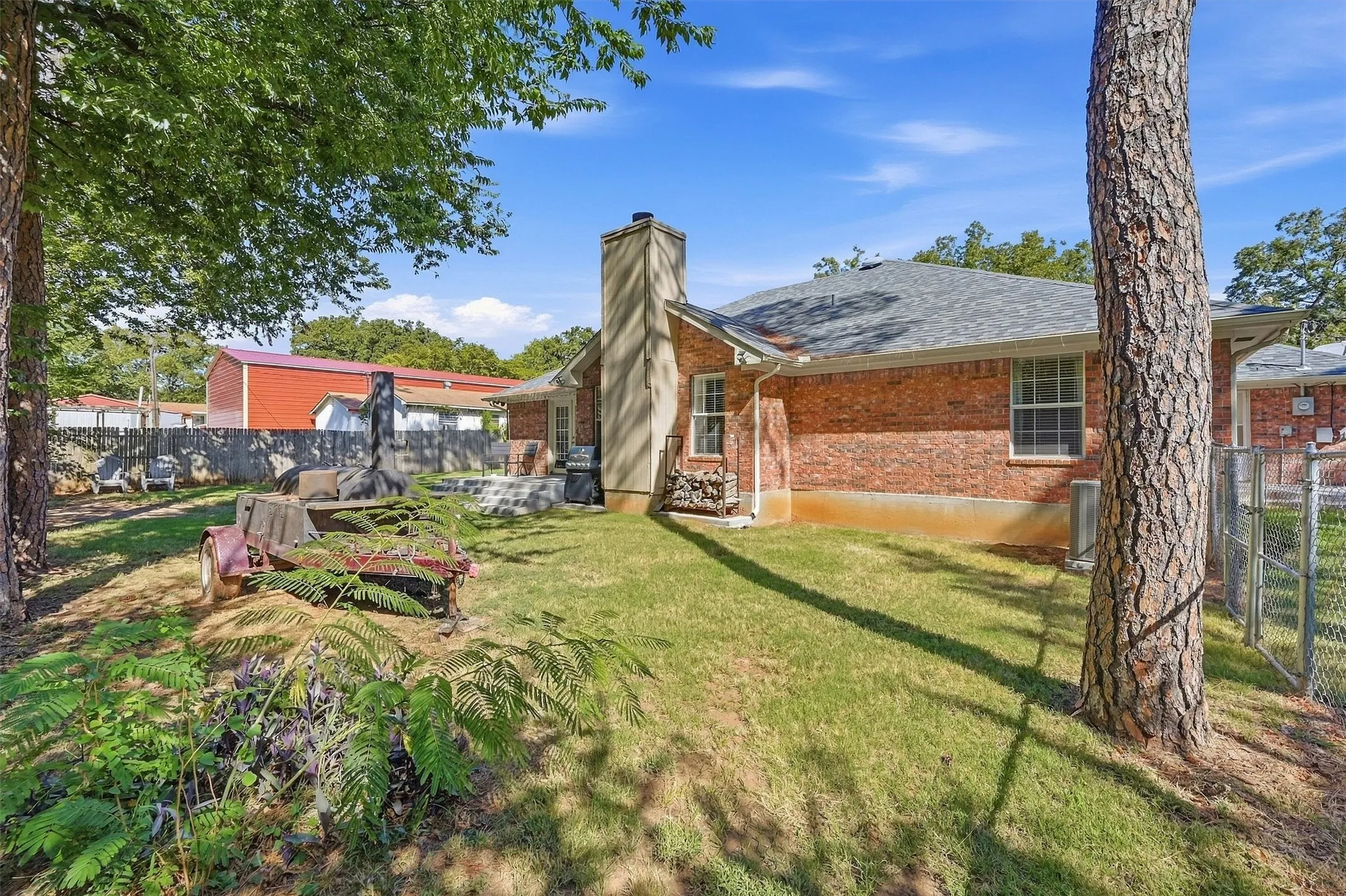 Single Family Residence For Sale in Grayson County , 173 Graves Circle, Pottsboro, Texas 75076, 3 Bedroom, 2 Bathroom, 2 Garage spaces, 1,684 Sqft, built in 2002, mls#21392585, Real Estate Agent in Pottsboro, Homes For Sale in Grayson county, Homes For Sale in Pottsboro, Realtor in Pottsboro Texas, Real Estate Brokerage Independent Realty Texas, Luminita Cordes Realtor