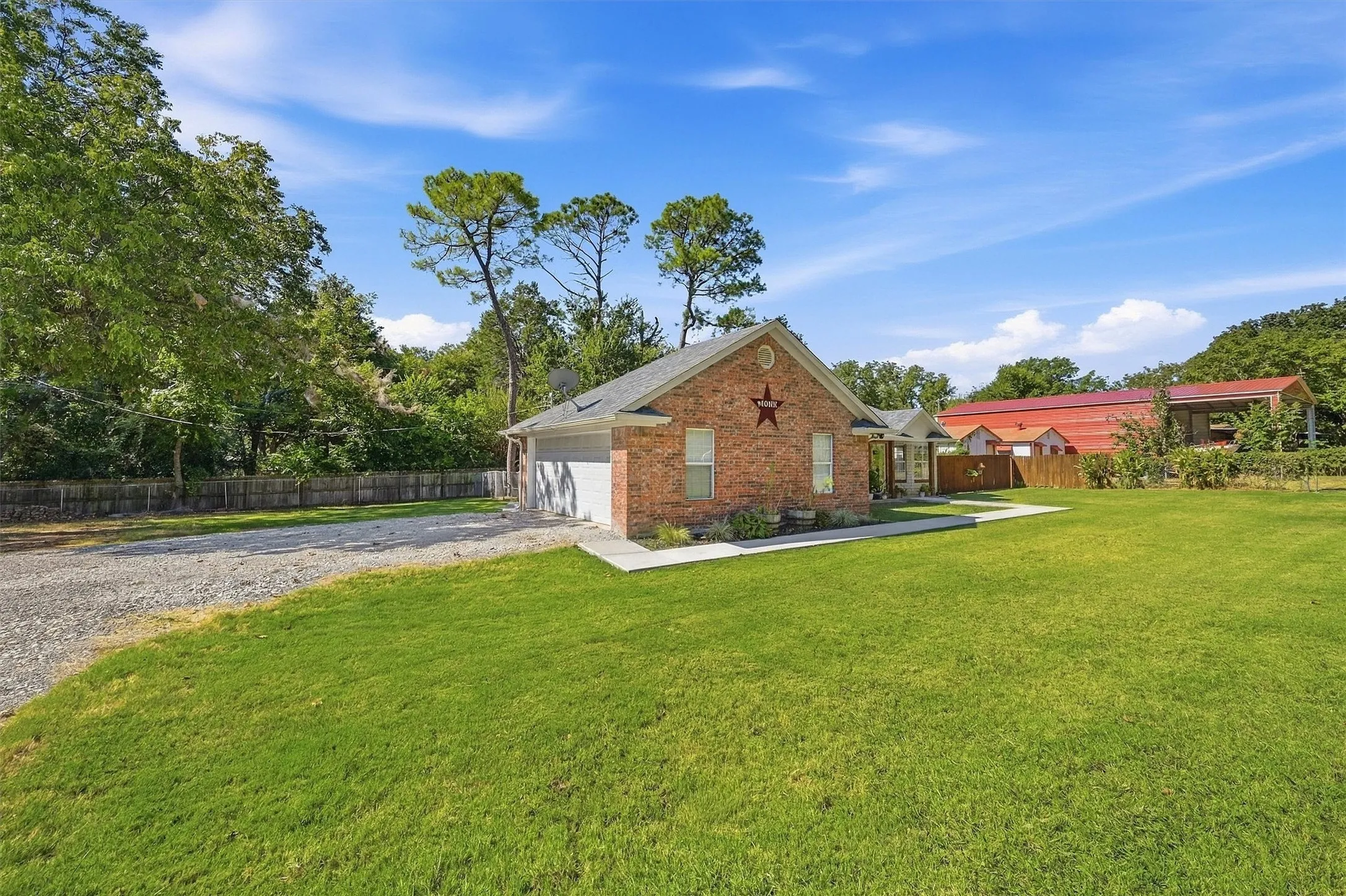 Single Family Residence For Sale in Grayson County , 173 Graves Circle, Pottsboro, Texas 75076, 3 Bedroom, 2 Bathroom, 2 Garage spaces, 1,684 Sqft, built in 2002, mls#21392585, Real Estate Agent in Pottsboro, Homes For Sale in Grayson county, Homes For Sale in Pottsboro, Realtor in Pottsboro Texas, Real Estate Brokerage Independent Realty Texas, Luminita Cordes Realtor