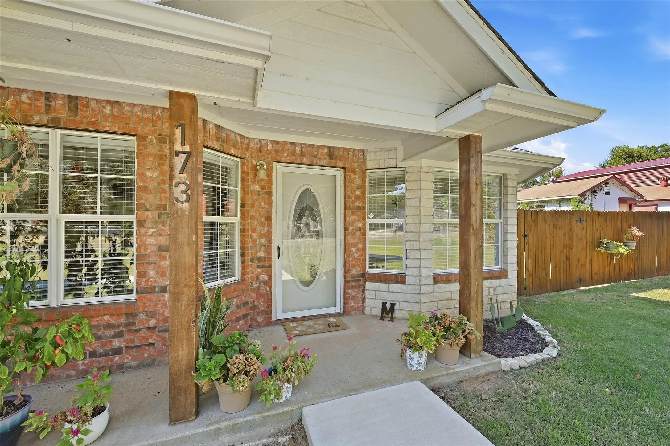 Single Family Residence For Sale in Grayson County , 173 Graves Circle, Pottsboro, Texas 75076, 3 Bedroom, 2 Bathroom, 2 Garage spaces, 1,684 Sqft, built in 2002, mls#21392585, Real Estate Agent in Pottsboro, Homes For Sale in Grayson county, Homes For Sale in Pottsboro, Realtor in Pottsboro Texas, Real Estate Brokerage Independent Realty Texas, Luminita Cordes Realtor