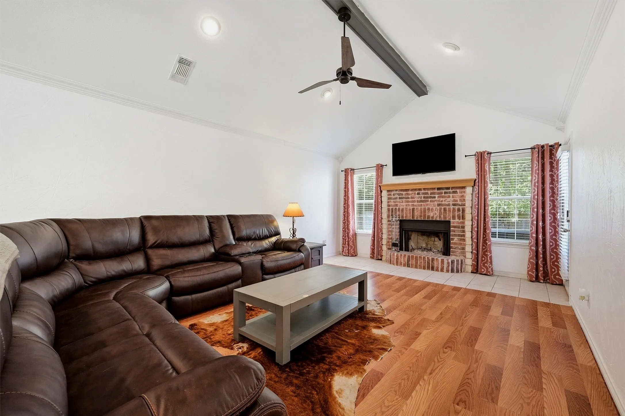 Single Family Residence For Sale in Grayson County , 173 Graves Circle, Pottsboro, Texas 75076, 3 Bedroom, 2 Bathroom, 2 Garage spaces, 1,684 Sqft, built in 2002, mls#21392585, Real Estate Agent in Pottsboro, Homes For Sale in Grayson county, Homes For Sale in Pottsboro, Realtor in Pottsboro Texas, Real Estate Brokerage Independent Realty Texas, Luminita Cordes Realtor