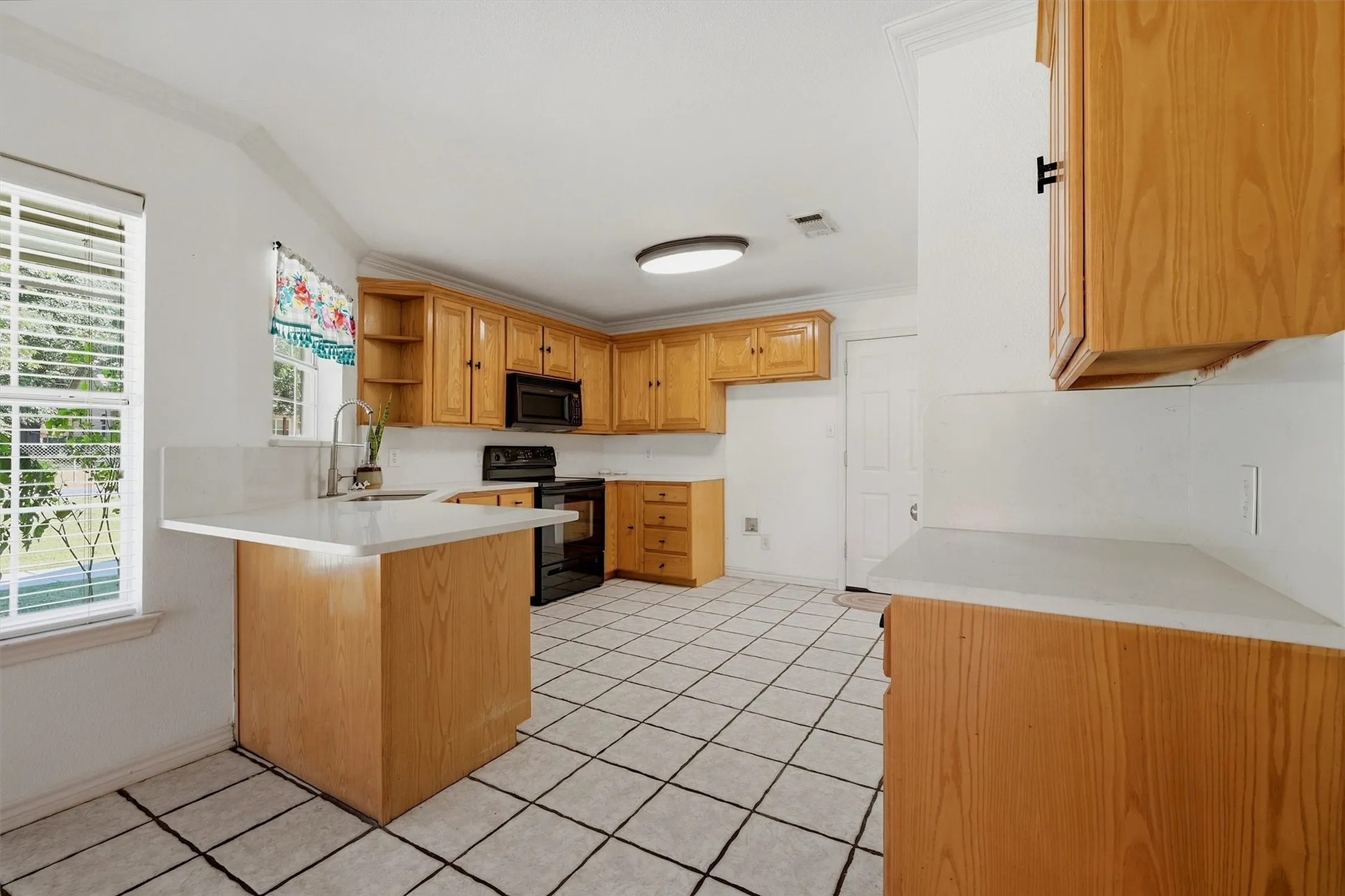 Single Family Residence For Sale in Grayson County , 173 Graves Circle, Pottsboro, Texas 75076, 3 Bedroom, 2 Bathroom, 2 Garage spaces, 1,684 Sqft, built in 2002, mls#21392585, Real Estate Agent in Pottsboro, Homes For Sale in Grayson county, Homes For Sale in Pottsboro, Realtor in Pottsboro Texas, Real Estate Brokerage Independent Realty Texas, Luminita Cordes Realtor