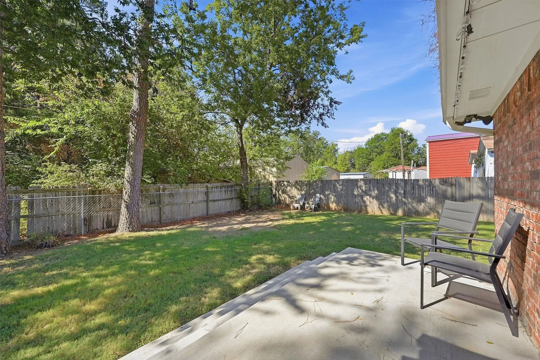 Single Family Residence For Sale in Grayson County , 173 Graves Circle, Pottsboro, Texas 75076, 3 Bedroom, 2 Bathroom, 2 Garage spaces, 1,684 Sqft, built in 2002, mls#21392585, Real Estate Agent in Pottsboro, Homes For Sale in Grayson county, Homes For Sale in Pottsboro, Realtor in Pottsboro Texas, Real Estate Brokerage Independent Realty Texas, Luminita Cordes Realtor