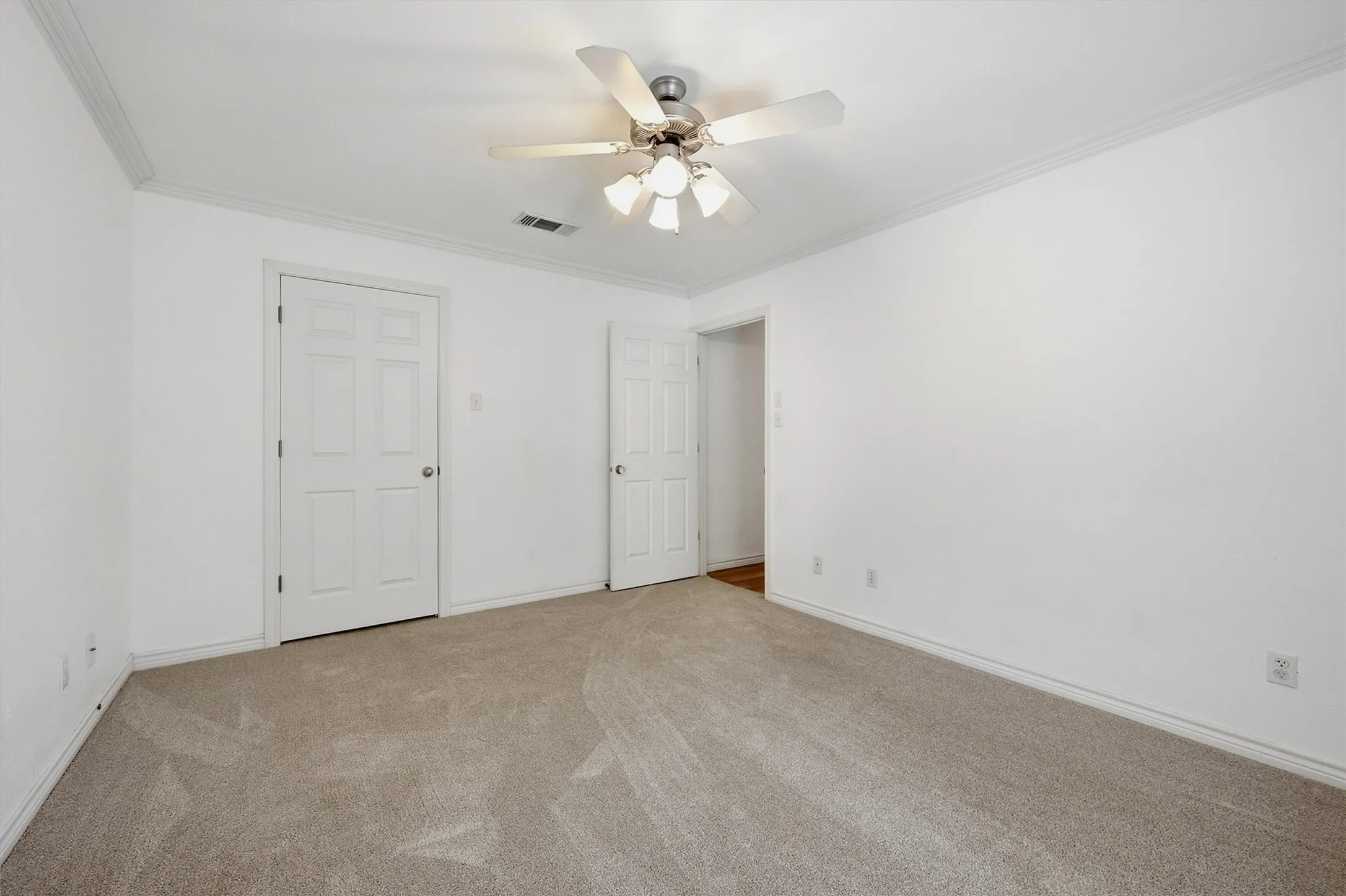 Single Family Residence For Sale in Grayson County , 173 Graves Circle, Pottsboro, Texas 75076, 3 Bedroom, 2 Bathroom, 2 Garage spaces, 1,684 Sqft, built in 2002, mls#21392585, Real Estate Agent in Pottsboro, Homes For Sale in Grayson county, Homes For Sale in Pottsboro, Realtor in Pottsboro Texas, Real Estate Brokerage Independent Realty Texas, Luminita Cordes Realtor