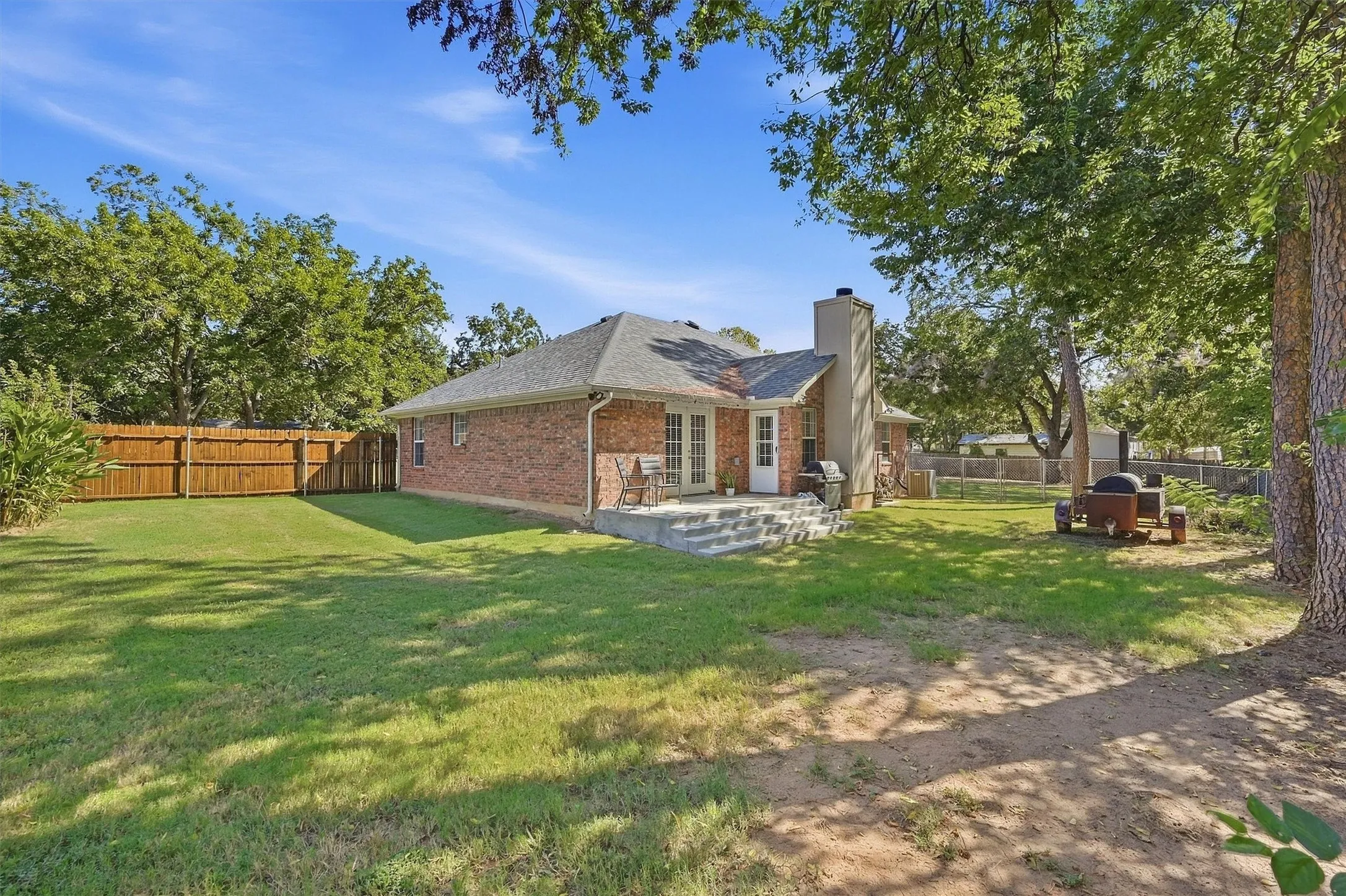 Single Family Residence For Sale in Grayson County , 173 Graves Circle, Pottsboro, Texas 75076, 3 Bedroom, 2 Bathroom, 2 Garage spaces, 1,684 Sqft, built in 2002, mls#21392585, Real Estate Agent in Pottsboro, Homes For Sale in Grayson county, Homes For Sale in Pottsboro, Realtor in Pottsboro Texas, Real Estate Brokerage Independent Realty Texas, Luminita Cordes Realtor