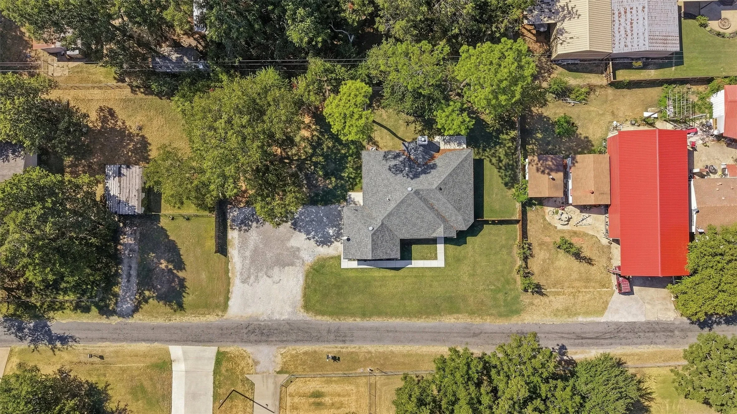 Single Family Residence For Sale in Grayson County , 173 Graves Circle, Pottsboro, Texas 75076, 3 Bedroom, 2 Bathroom, 2 Garage spaces, 1,684 Sqft, built in 2002, mls#21392585, Real Estate Agent in Pottsboro, Homes For Sale in Grayson county, Homes For Sale in Pottsboro, Realtor in Pottsboro Texas, Real Estate Brokerage Independent Realty Texas, Luminita Cordes Realtor