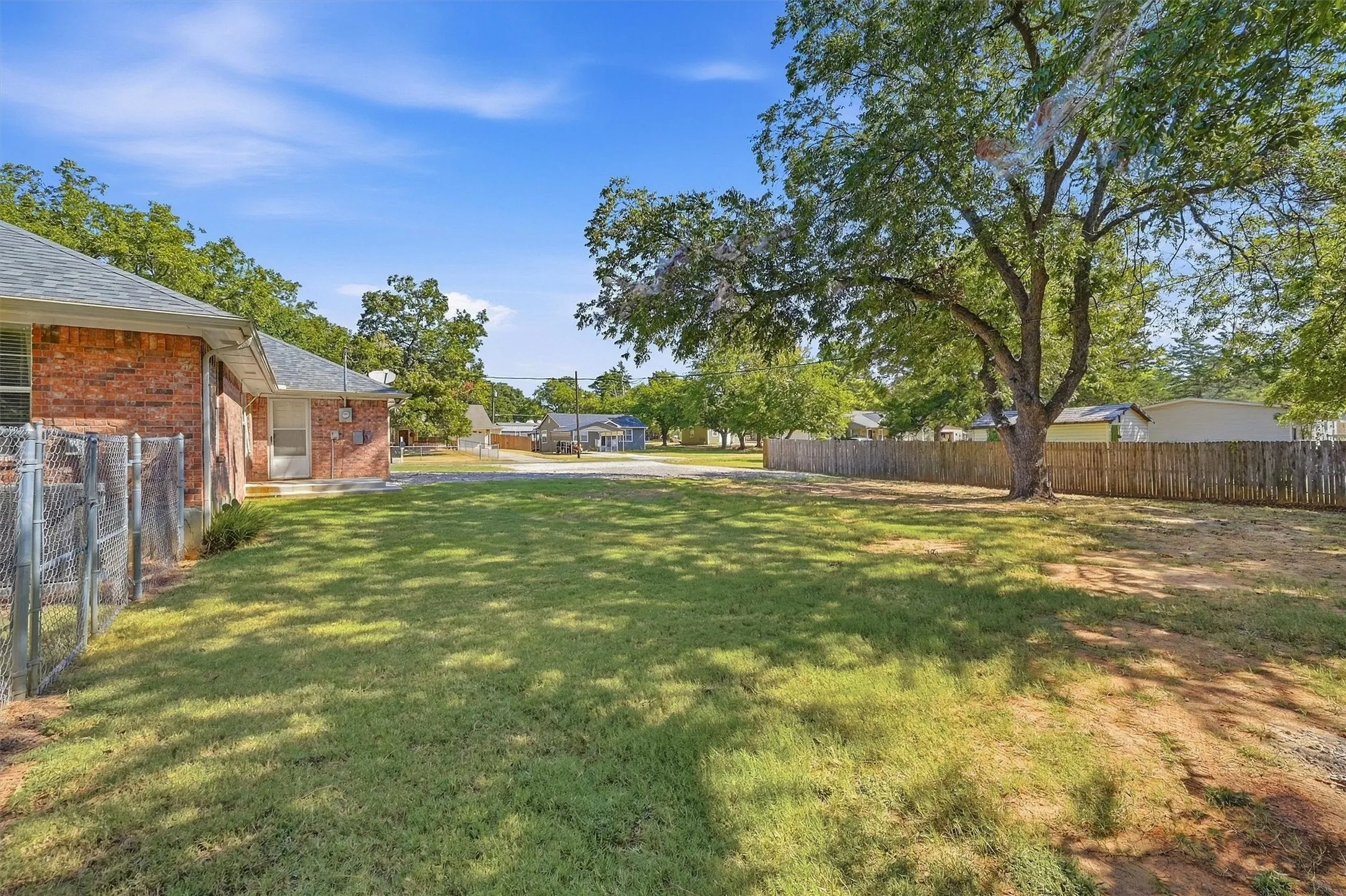 Single Family Residence For Sale in Grayson County , 173 Graves Circle, Pottsboro, Texas 75076, 3 Bedroom, 2 Bathroom, 2 Garage spaces, 1,684 Sqft, built in 2002, mls#21392585, Real Estate Agent in Pottsboro, Homes For Sale in Grayson county, Homes For Sale in Pottsboro, Realtor in Pottsboro Texas, Real Estate Brokerage Independent Realty Texas, Luminita Cordes Realtor