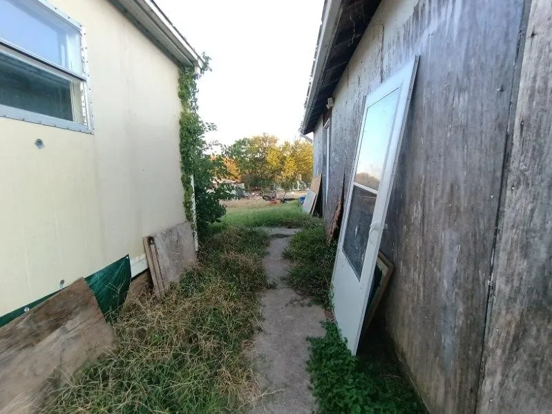 Manufactured Home For Sale in Navarro County , 135 County Road 3048, Corsicana, Texas 75109, 4 Bedroom, 2 Bathroom, 2 Garage spaces, 2,304 Sqft, built in 2008, mls#21398546, Real Estate Agent in Corsicana, Homes For Sale in Navarro county, Homes For Sale in Corsicana, Realtor in Corsicana Texas, Real Estate Brokerage Independent Realty Texas, Luminita Cordes Realtor