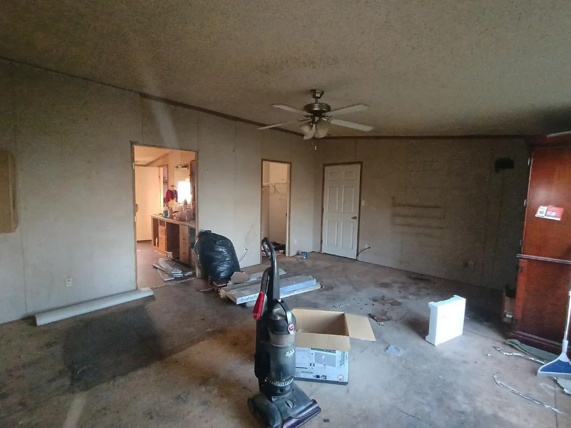 Manufactured Home For Sale in Navarro County , 135 County Road 3048, Corsicana, Texas 75109, 4 Bedroom, 2 Bathroom, 2 Garage spaces, 2,304 Sqft, built in 2008, mls#21398546, Real Estate Agent in Corsicana, Homes For Sale in Navarro county, Homes For Sale in Corsicana, Realtor in Corsicana Texas, Real Estate Brokerage Independent Realty Texas, Luminita Cordes Realtor