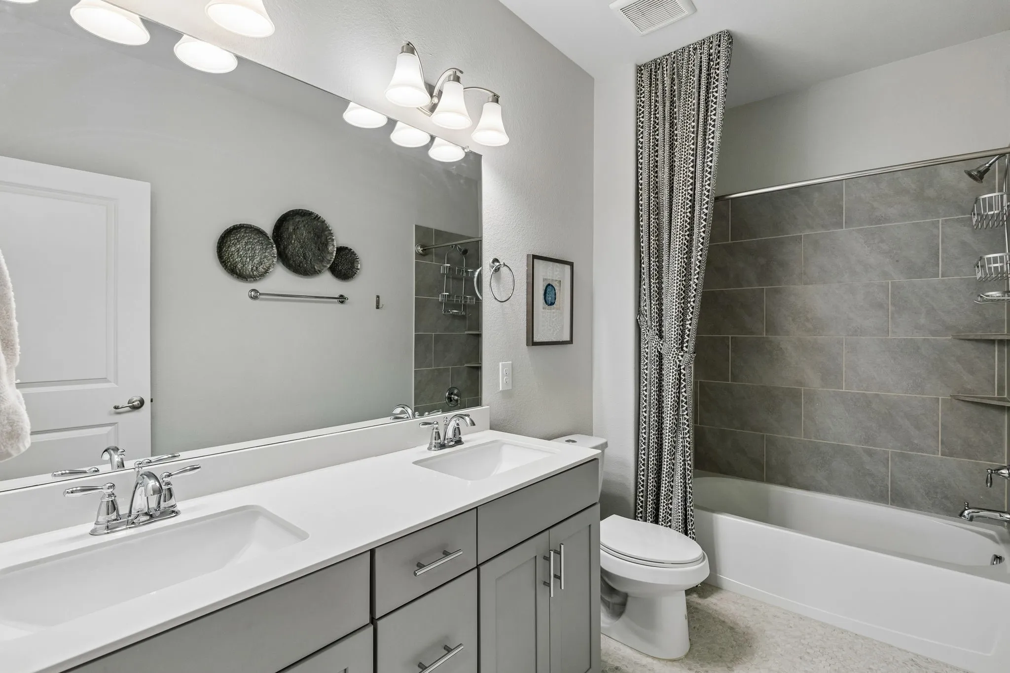 This hall bathroom services upstairs bedroom 2 & 3.