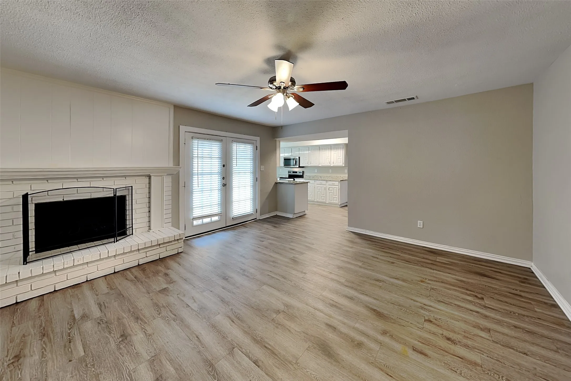 Single Family Residence For Rent in Tarrant County , 4144 Staghorn Circle S, Fort Worth, Texas 76137, 4 Bedroom, 3 Bathroom, 2 Garage spaces, 2,164 Sqft, built in 1980, mls#21398535, Real Estate Agent in Fort Worth, Homes For Rent in Tarrant county, Homes For Rent in Fort Worth, Realtor in Fort Worth Texas, Real Estate Brokerage Independent Realty Texas, Luminita Cordes Realtor