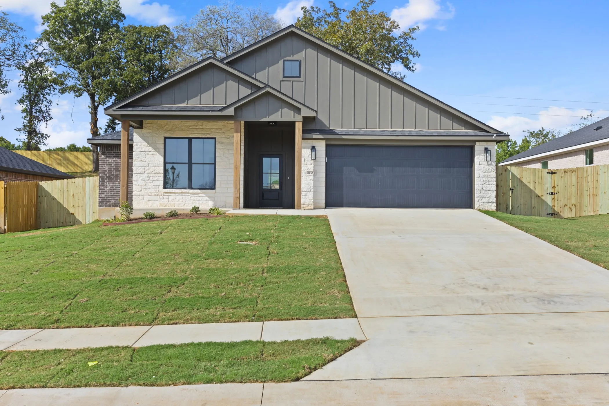 Single Family Residence For Sale in Smith County , 16514 Crossing Circle, Lindale, Texas 75771, 3 Bedroom, 2 Bathroom, 2 Garage spaces, 1,700 Sqft, built in 2026, mls#21398111, Real Estate Agent in Lindale, Homes For Sale in Smith county, Homes For Sale in Lindale, Realtor in Lindale Texas, Real Estate Brokerage Independent Realty Texas, Luminita Cordes Realtor