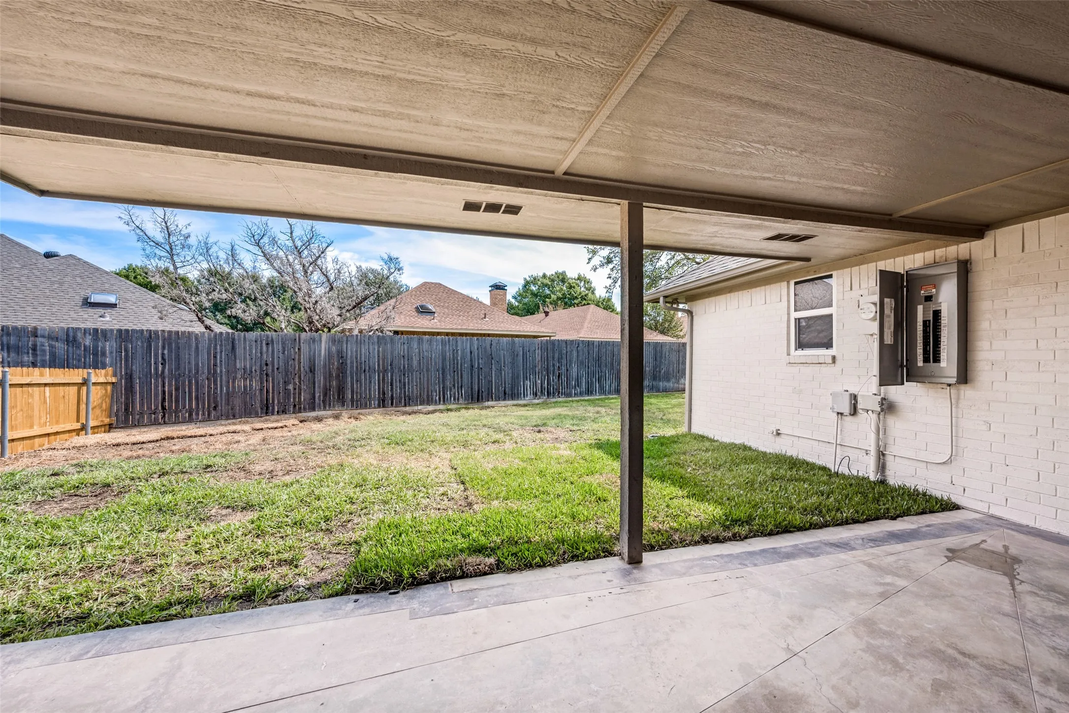 Single Family Residence For Sale in Tarrant County , 328 Sexton Lane, Benbrook, Texas 76126, 4 Bedroom, 2 Bathroom, 2 Garage spaces, 2,192 Sqft, built in 1985, mls#21396540, Real Estate Agent in Benbrook, Homes For Sale in Tarrant county, Homes For Sale in Benbrook, Realtor in Benbrook Texas, Real Estate Brokerage Independent Realty Texas, Luminita Cordes Realtor