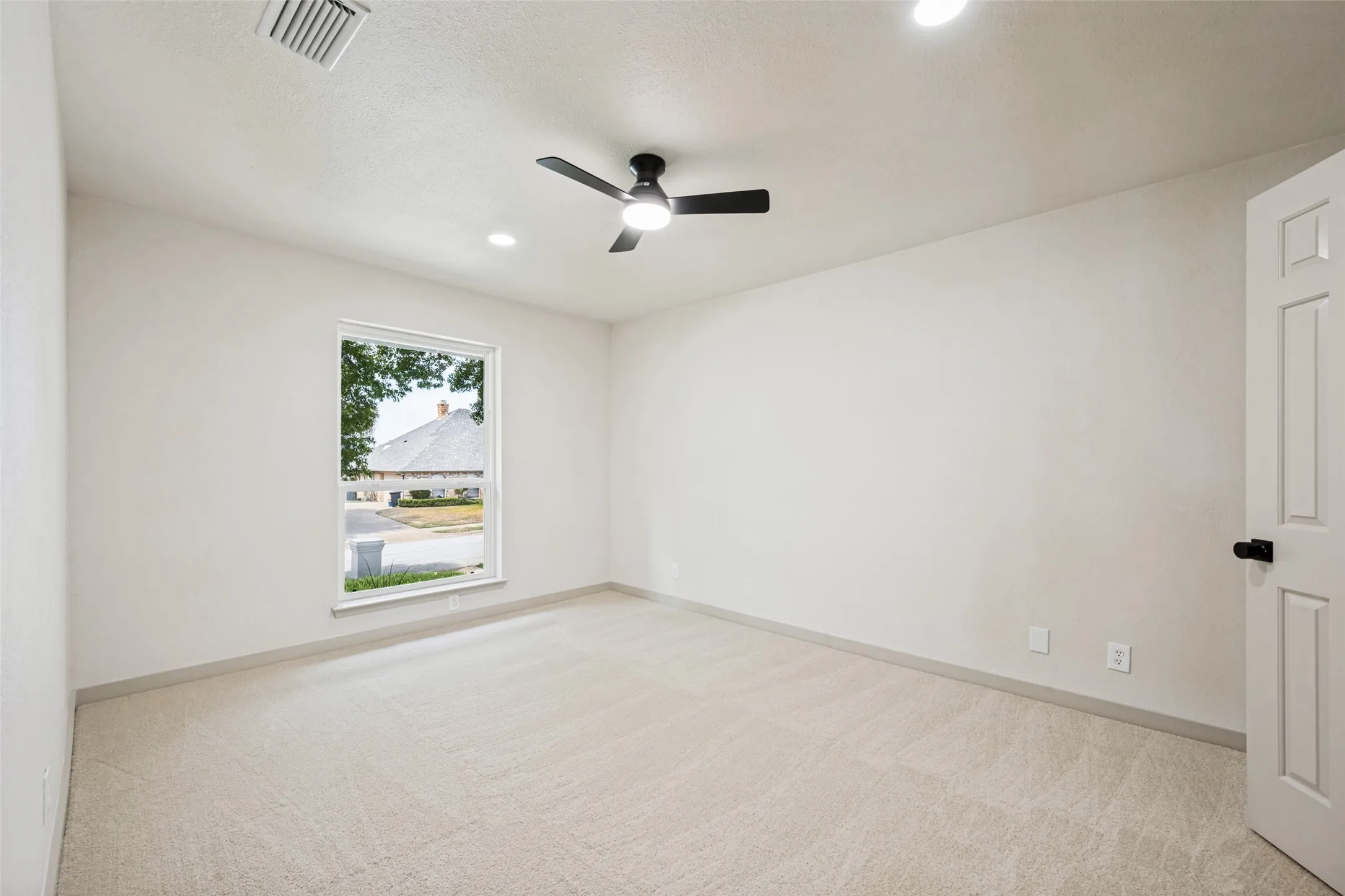 Single Family Residence For Sale in Tarrant County , 328 Sexton Lane, Benbrook, Texas 76126, 4 Bedroom, 2 Bathroom, 2 Garage spaces, 2,192 Sqft, built in 1985, mls#21396540, Real Estate Agent in Benbrook, Homes For Sale in Tarrant county, Homes For Sale in Benbrook, Realtor in Benbrook Texas, Real Estate Brokerage Independent Realty Texas, Luminita Cordes Realtor