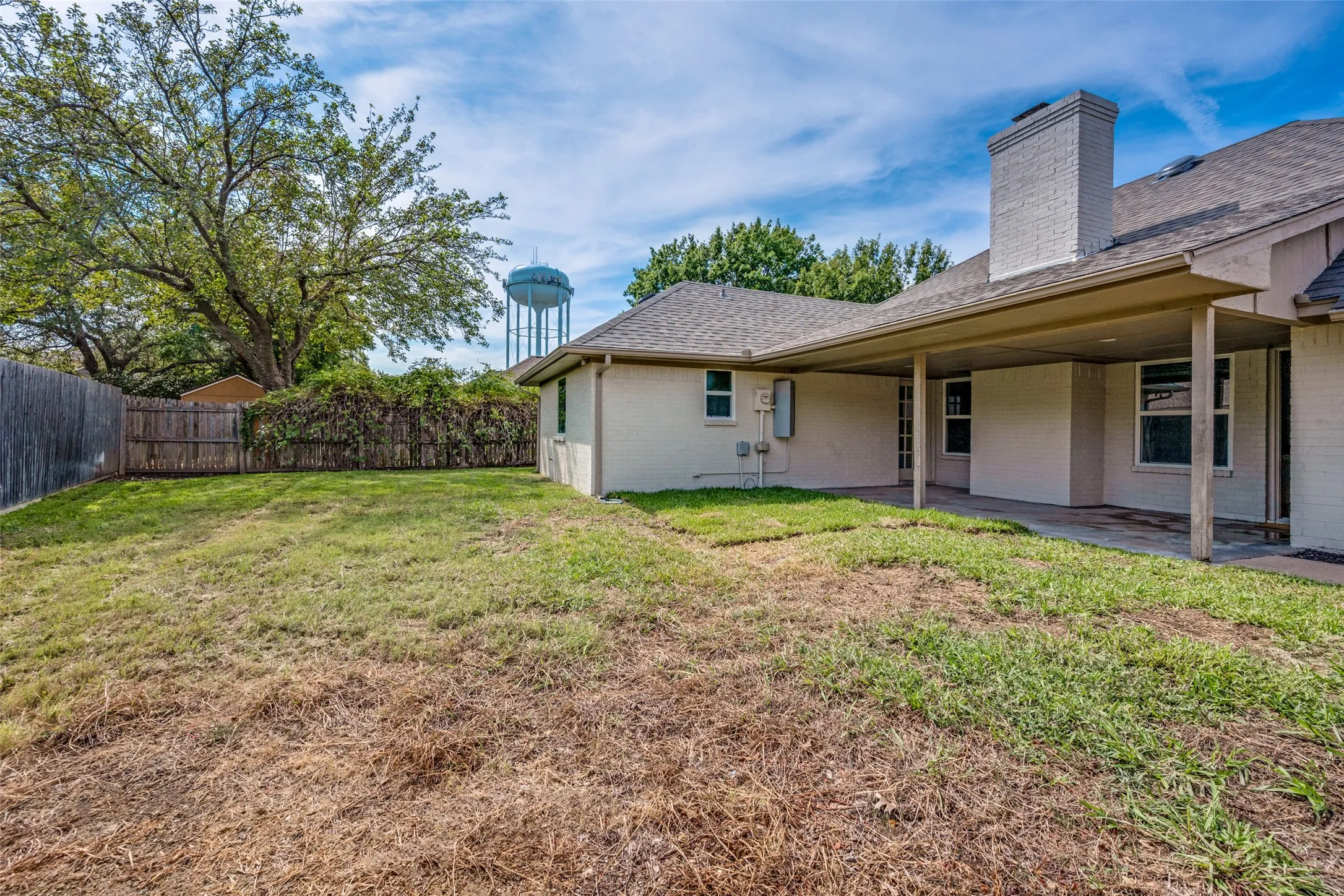 Single Family Residence For Sale in Tarrant County , 328 Sexton Lane, Benbrook, Texas 76126, 4 Bedroom, 2 Bathroom, 2 Garage spaces, 2,192 Sqft, built in 1985, mls#21396540, Real Estate Agent in Benbrook, Homes For Sale in Tarrant county, Homes For Sale in Benbrook, Realtor in Benbrook Texas, Real Estate Brokerage Independent Realty Texas, Luminita Cordes Realtor
