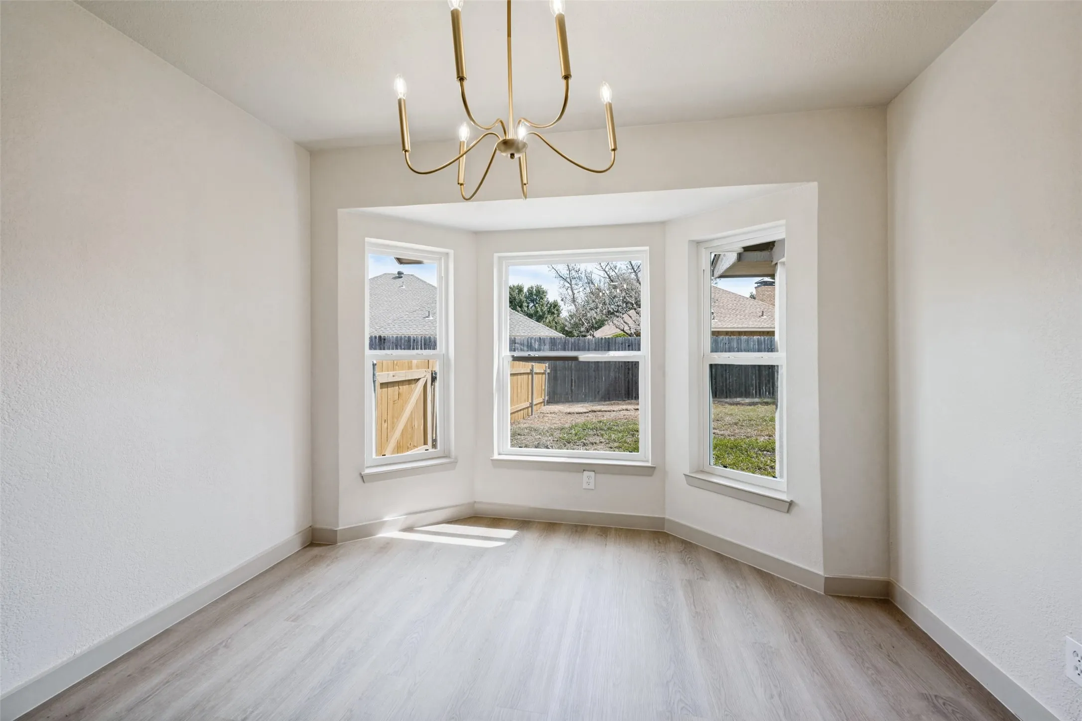 Single Family Residence For Sale in Tarrant County , 328 Sexton Lane, Benbrook, Texas 76126, 4 Bedroom, 2 Bathroom, 2 Garage spaces, 2,192 Sqft, built in 1985, mls#21396540, Real Estate Agent in Benbrook, Homes For Sale in Tarrant county, Homes For Sale in Benbrook, Realtor in Benbrook Texas, Real Estate Brokerage Independent Realty Texas, Luminita Cordes Realtor