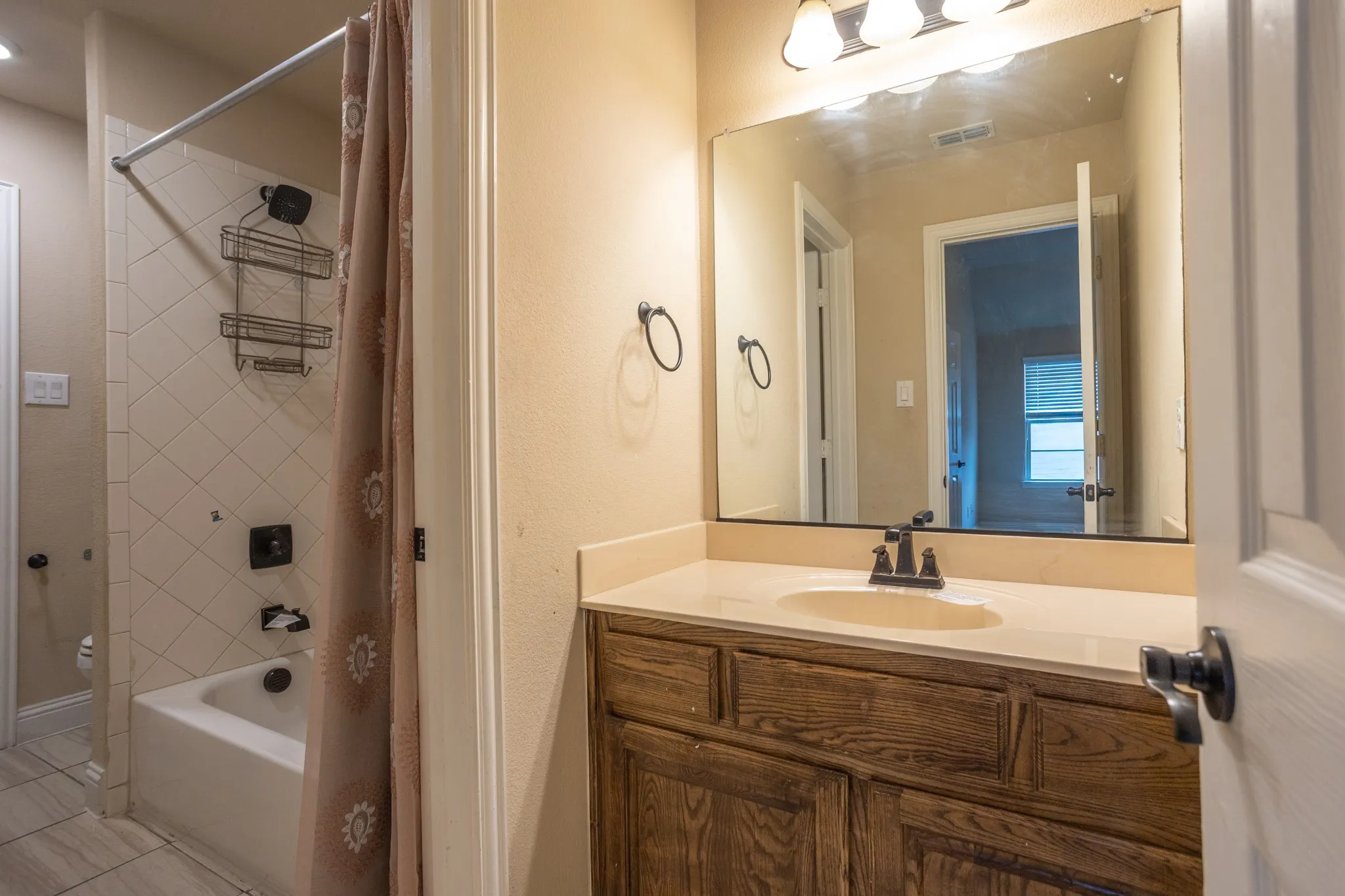 Single Family Residence For Sale in Tarrant County , 4803 Comstock Way, Mansfield, Texas 76063, 5 Bedroom, 4 Bathroom, 3 Garage spaces, 4,257 Sqft, built in 2018, mls#21397086, Real Estate Agent in Mansfield, Homes For Sale in Tarrant county, Homes For Sale in Mansfield, Realtor in Mansfield Texas, Real Estate Brokerage Independent Realty Texas, Luminita Cordes Realtor