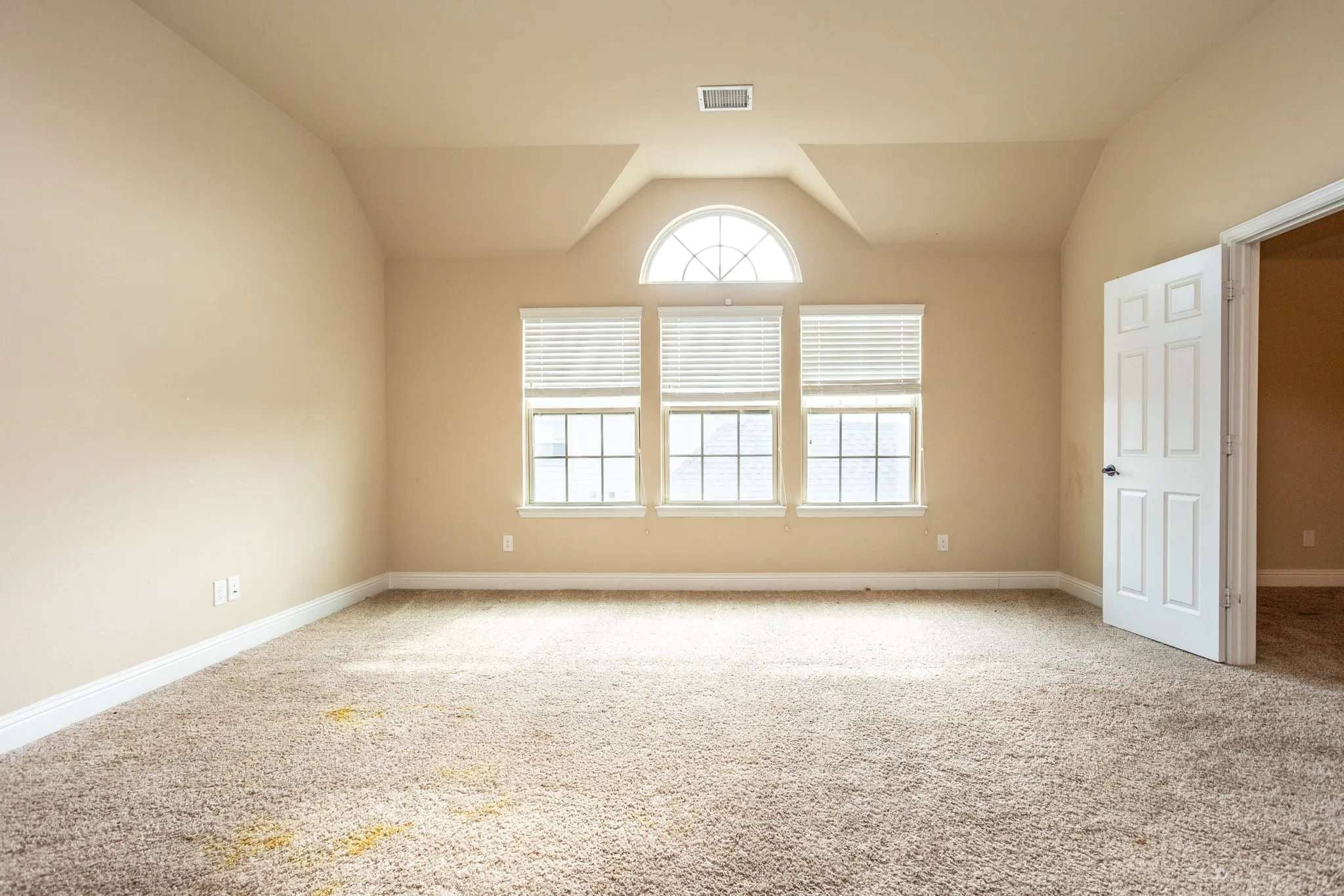 Single Family Residence For Sale in Tarrant County , 4803 Comstock Way, Mansfield, Texas 76063, 5 Bedroom, 4 Bathroom, 3 Garage spaces, 4,257 Sqft, built in 2018, mls#21397086, Real Estate Agent in Mansfield, Homes For Sale in Tarrant county, Homes For Sale in Mansfield, Realtor in Mansfield Texas, Real Estate Brokerage Independent Realty Texas, Luminita Cordes Realtor
