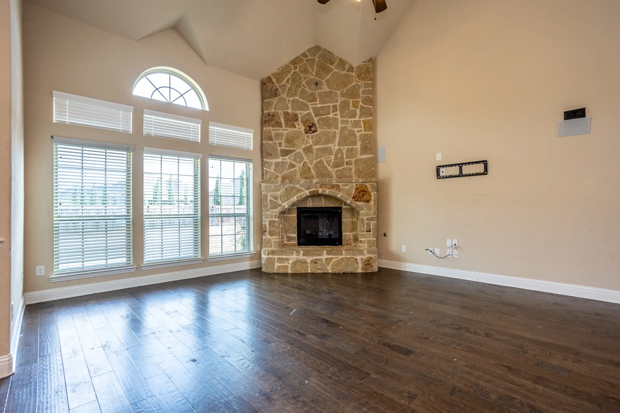 Single Family Residence For Sale in Tarrant County , 4803 Comstock Way, Mansfield, Texas 76063, 5 Bedroom, 4 Bathroom, 3 Garage spaces, 4,257 Sqft, built in 2018, mls#21397086, Real Estate Agent in Mansfield, Homes For Sale in Tarrant county, Homes For Sale in Mansfield, Realtor in Mansfield Texas, Real Estate Brokerage Independent Realty Texas, Luminita Cordes Realtor
