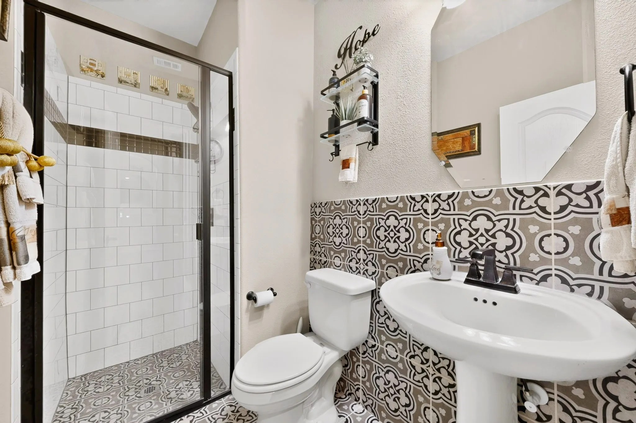 Single Family Residence For Sale in Denton County , 7800 Alders Gate Lane, Denton, Texas 76208, 6 Bedroom, 4 Bathroom, 2 Garage spaces, 4,411 Sqft, built in 2018, mls#21393153, Real Estate Agent in Denton, Homes For Sale in Denton county, Homes For Sale in Denton, Realtor in Denton Texas, Real Estate Brokerage Independent Realty Texas, Luminita Cordes Realtor