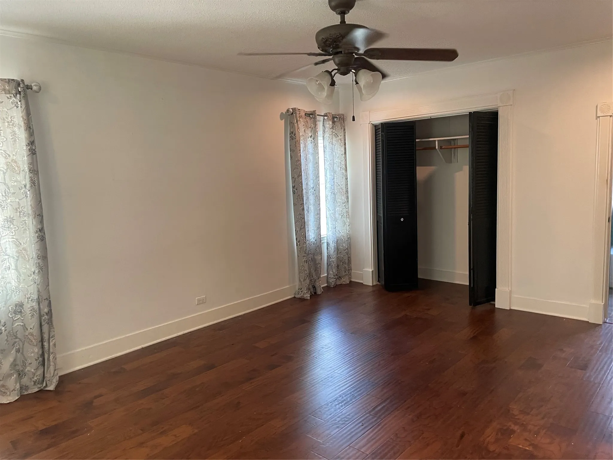 Single Family Residence For Rent in Smith County , 1403 S Donnybrook Avenue, Tyler, Texas 75701, 3 Bedroom, 3 Bathroom, Garage spaces, 1,834 Sqft, built in 1936, mls#21396883, Real Estate Agent in Tyler, Homes For Rent in Smith county, Homes For Rent in Tyler, Realtor in Tyler Texas, Real Estate Brokerage Independent Realty Texas, Luminita Cordes Realtor