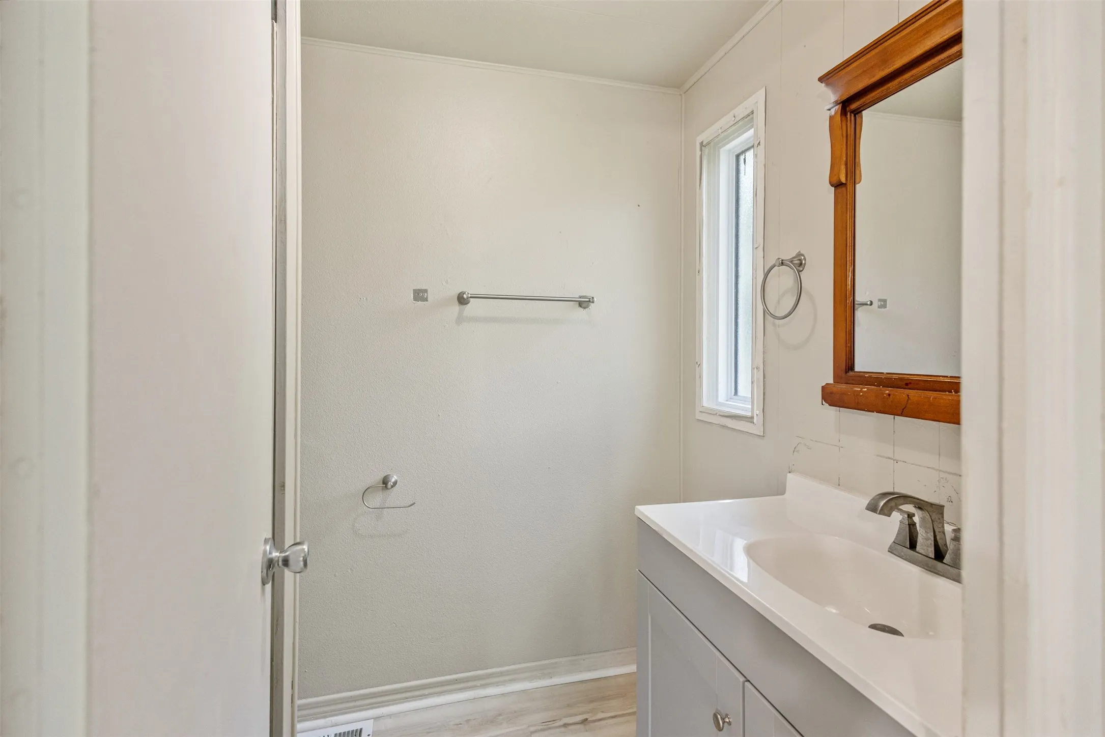 Manufactured Home For Rent in Henderson County , 110 W Shadowwood Street, Gun Barrel City, Texas 75156, 3 Bedroom, 2 Bathroom, Garage spaces, 1,128 Sqft, built in 1980, mls#21396023, Real Estate Agent in Gun Barrel City, Homes For Rent in Henderson county, Homes For Rent in Gun Barrel City, Realtor in Gun Barrel City Texas, Real Estate Brokerage Independent Realty Texas, Luminita Cordes Realtor