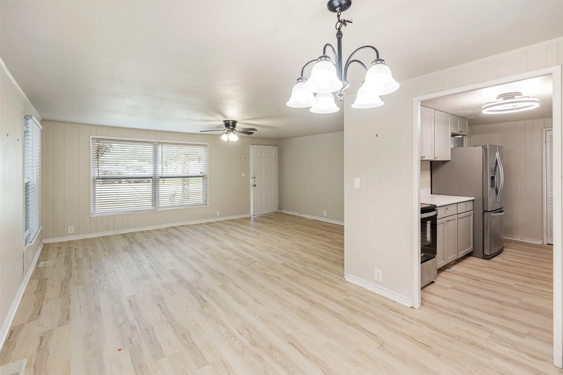 Manufactured Home For Rent in Henderson County , 110 W Shadowwood Street, Gun Barrel City, Texas 75156, 3 Bedroom, 2 Bathroom, Garage spaces, 1,128 Sqft, built in 1980, mls#21396023, Real Estate Agent in Gun Barrel City, Homes For Rent in Henderson county, Homes For Rent in Gun Barrel City, Realtor in Gun Barrel City Texas, Real Estate Brokerage Independent Realty Texas, Luminita Cordes Realtor