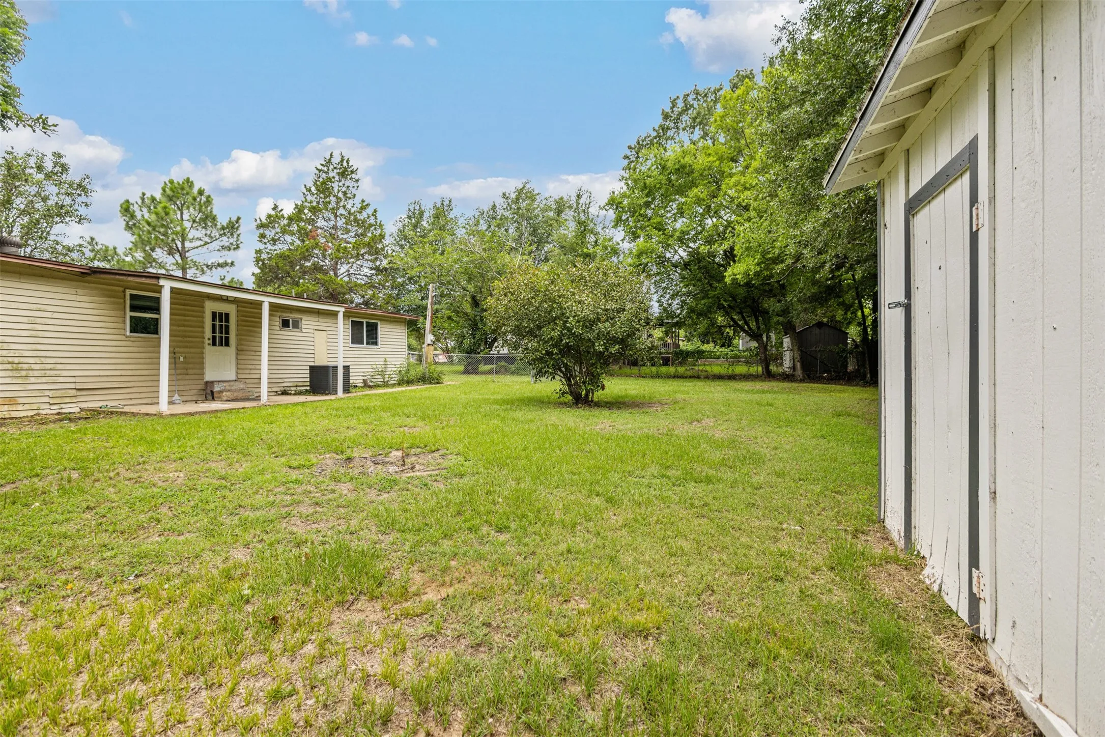Manufactured Home For Rent in Henderson County , 110 W Shadowwood Street, Gun Barrel City, Texas 75156, 3 Bedroom, 2 Bathroom, Garage spaces, 1,128 Sqft, built in 1980, mls#21396023, Real Estate Agent in Gun Barrel City, Homes For Rent in Henderson county, Homes For Rent in Gun Barrel City, Realtor in Gun Barrel City Texas, Real Estate Brokerage Independent Realty Texas, Luminita Cordes Realtor