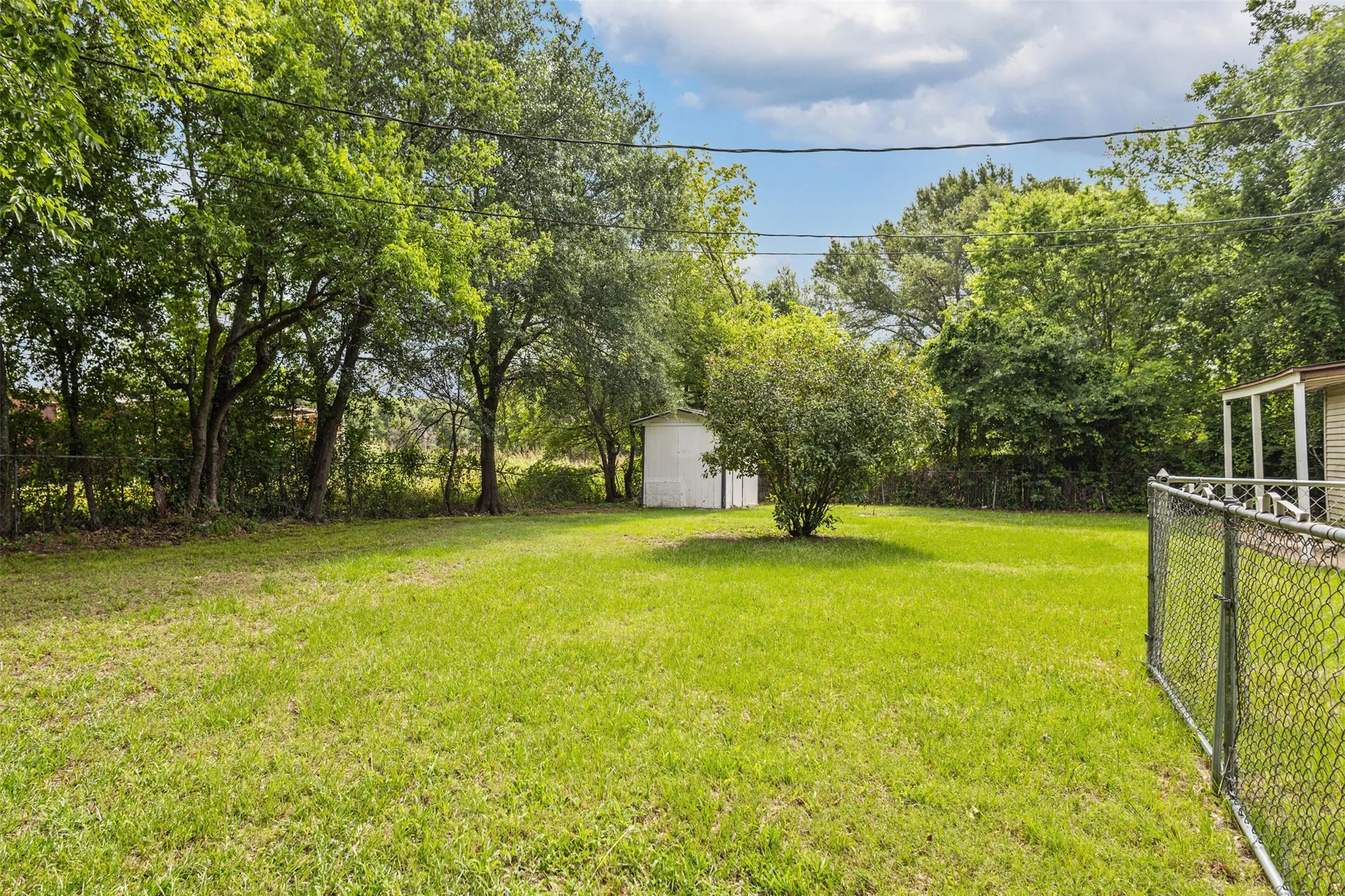 Manufactured Home For Rent in Henderson County , 110 W Shadowwood Street, Gun Barrel City, Texas 75156, 3 Bedroom, 2 Bathroom, Garage spaces, 1,128 Sqft, built in 1980, mls#21396023, Real Estate Agent in Gun Barrel City, Homes For Rent in Henderson county, Homes For Rent in Gun Barrel City, Realtor in Gun Barrel City Texas, Real Estate Brokerage Independent Realty Texas, Luminita Cordes Realtor