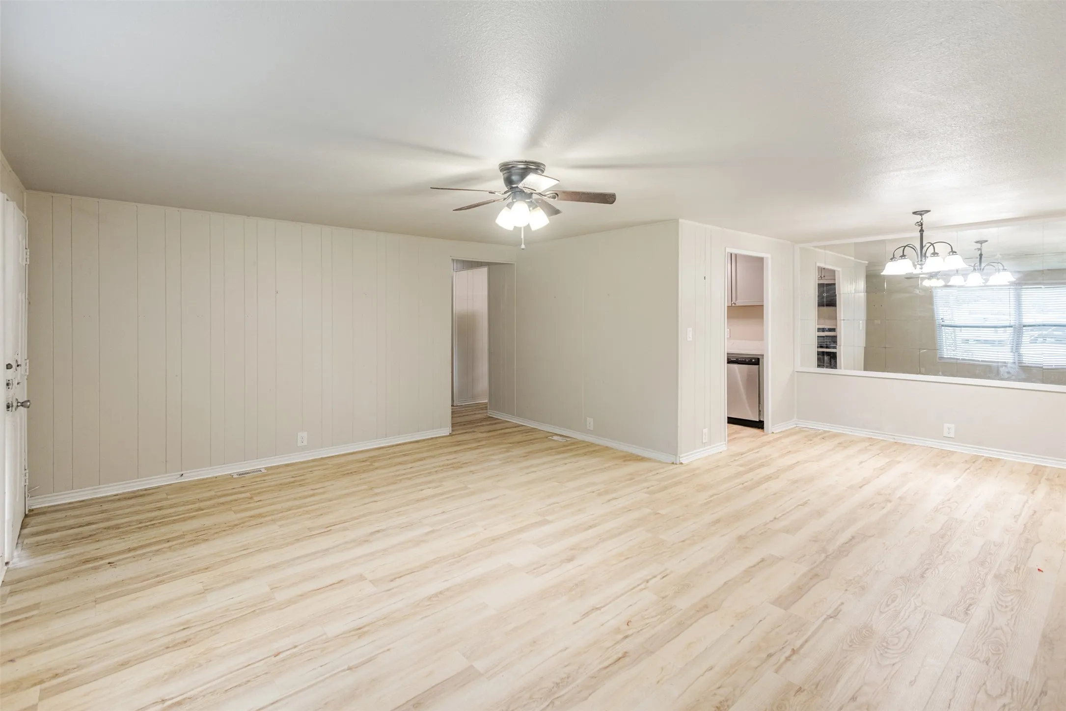 Manufactured Home For Rent in Henderson County , 110 W Shadowwood Street, Gun Barrel City, Texas 75156, 3 Bedroom, 2 Bathroom, Garage spaces, 1,128 Sqft, built in 1980, mls#21396023, Real Estate Agent in Gun Barrel City, Homes For Rent in Henderson county, Homes For Rent in Gun Barrel City, Realtor in Gun Barrel City Texas, Real Estate Brokerage Independent Realty Texas, Luminita Cordes Realtor