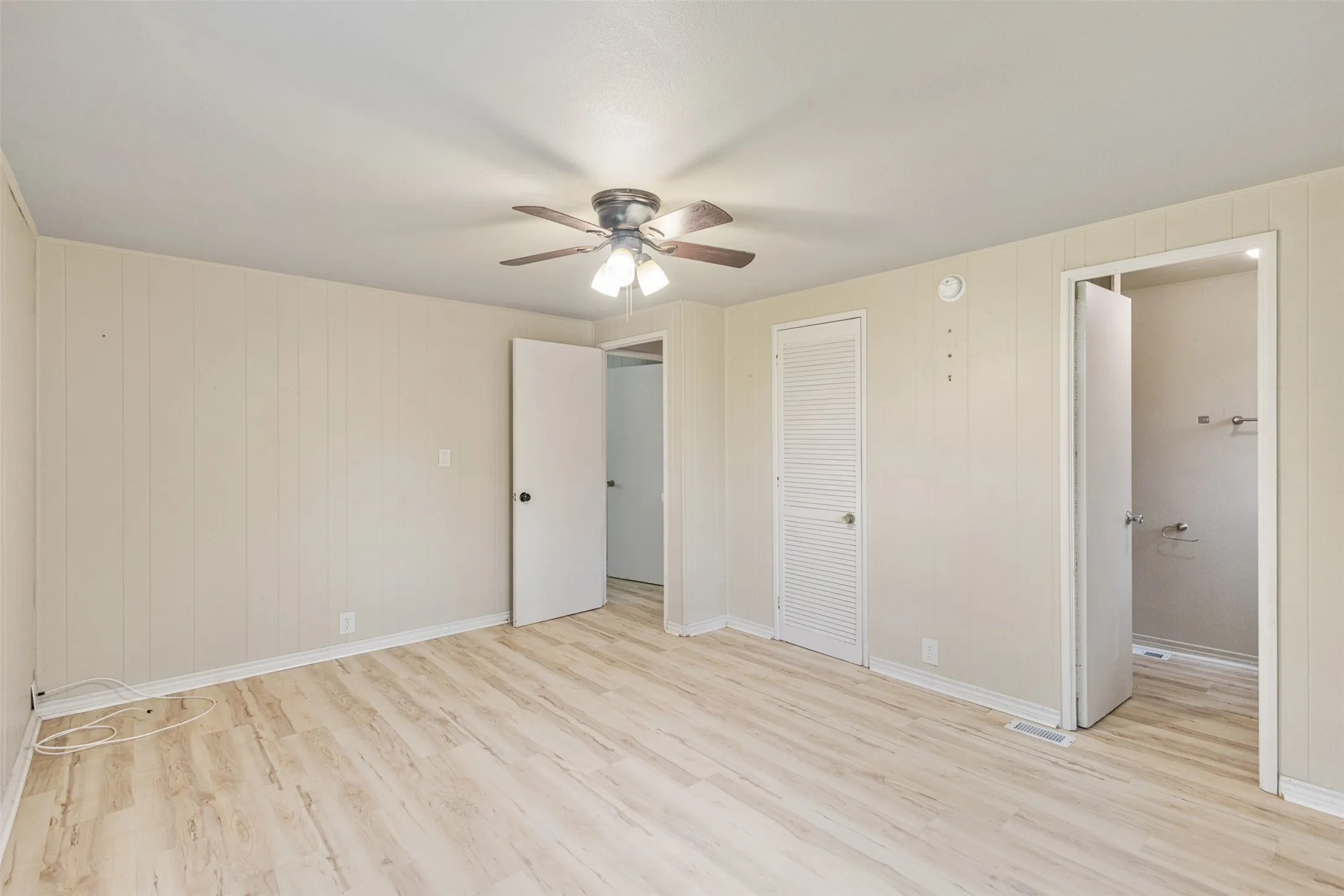 Manufactured Home For Rent in Henderson County , 110 W Shadowwood Street, Gun Barrel City, Texas 75156, 3 Bedroom, 2 Bathroom, Garage spaces, 1,128 Sqft, built in 1980, mls#21396023, Real Estate Agent in Gun Barrel City, Homes For Rent in Henderson county, Homes For Rent in Gun Barrel City, Realtor in Gun Barrel City Texas, Real Estate Brokerage Independent Realty Texas, Luminita Cordes Realtor