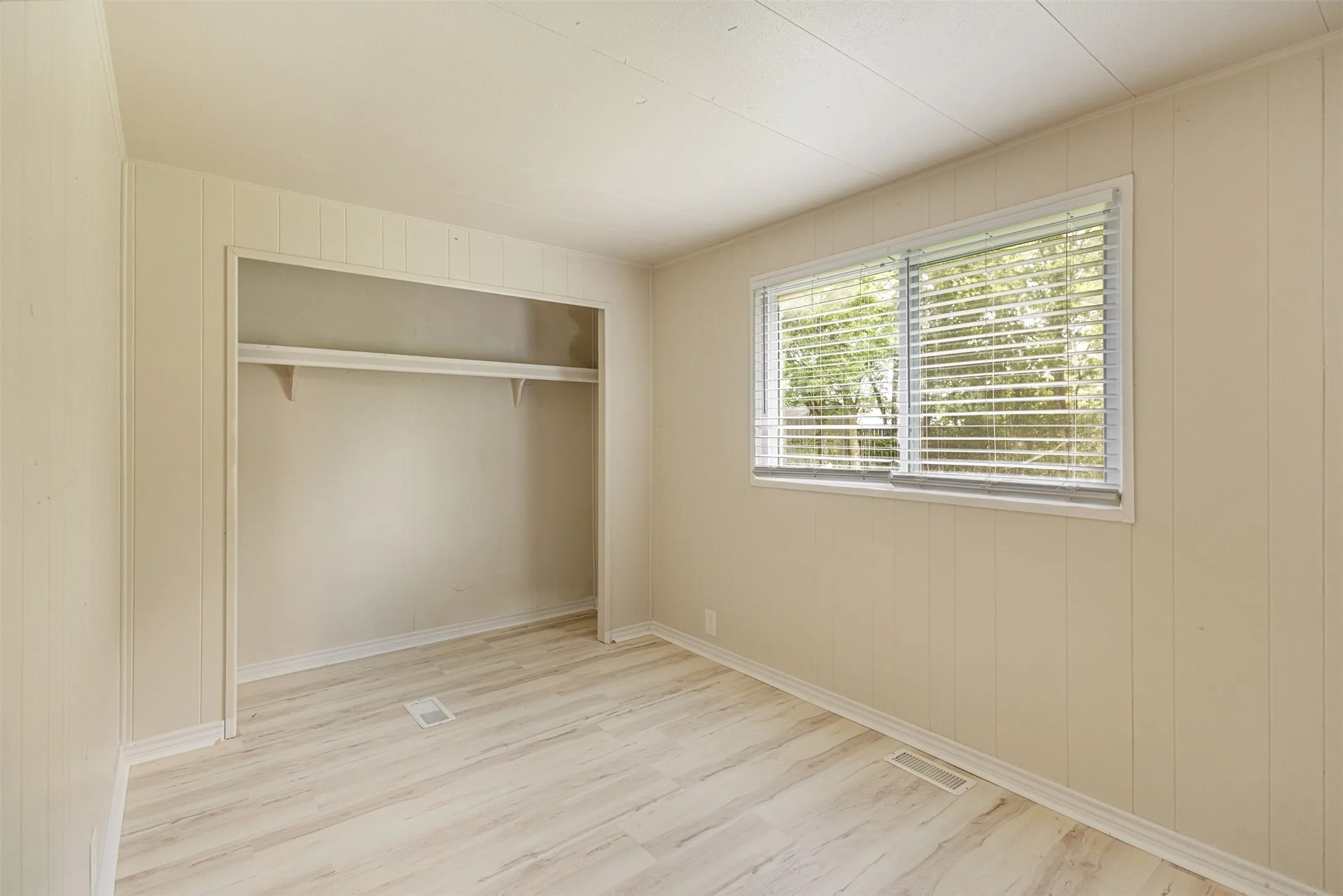 Manufactured Home For Rent in Henderson County , 110 W Shadowwood Street, Gun Barrel City, Texas 75156, 3 Bedroom, 2 Bathroom, Garage spaces, 1,128 Sqft, built in 1980, mls#21396023, Real Estate Agent in Gun Barrel City, Homes For Rent in Henderson county, Homes For Rent in Gun Barrel City, Realtor in Gun Barrel City Texas, Real Estate Brokerage Independent Realty Texas, Luminita Cordes Realtor