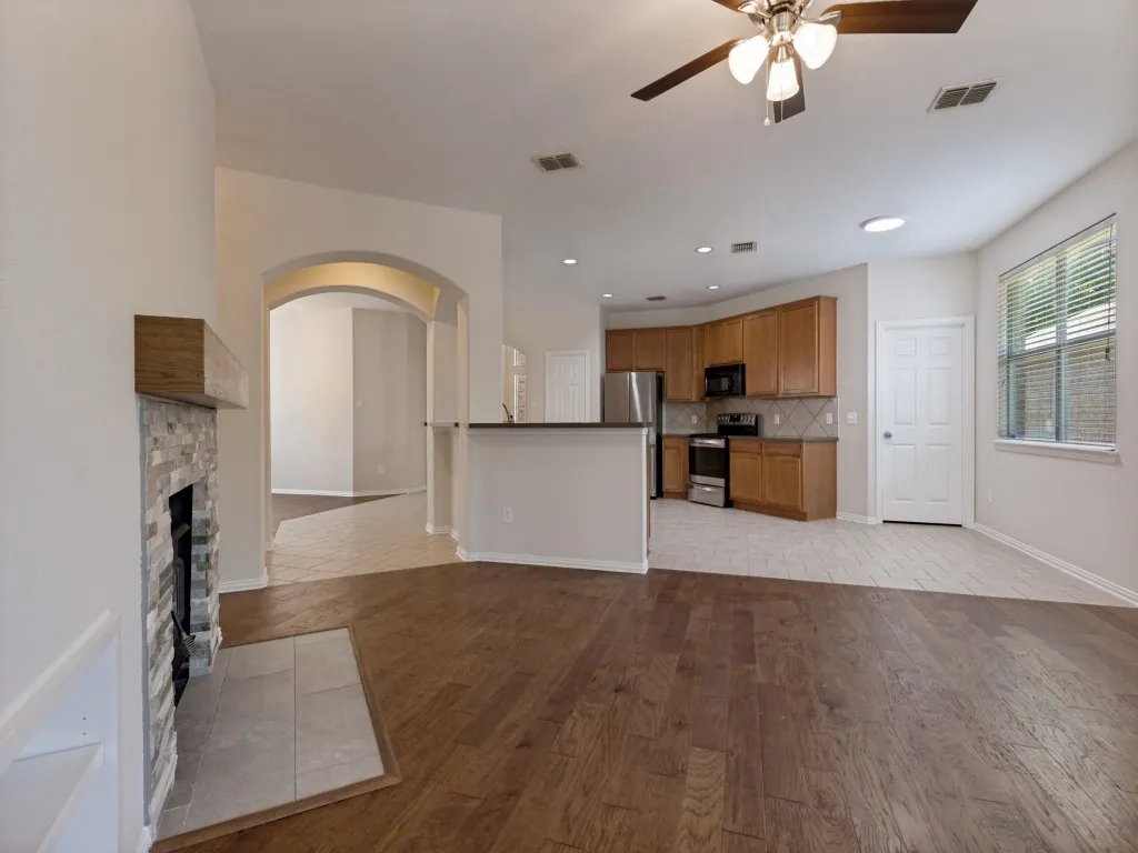 Single Family Residence For Rent in Collin County , 1906 Pecan Grove Drive, Anna, Texas 75409, 3 Bedroom, 2 Bathroom, 2 Garage spaces, 1,945 Sqft, built in 2006, mls#21397667, Real Estate Agent in Anna, Homes For Rent in Collin county, Homes For Rent in Anna, Realtor in Anna Texas, Real Estate Brokerage Independent Realty Texas, Luminita Cordes Realtor