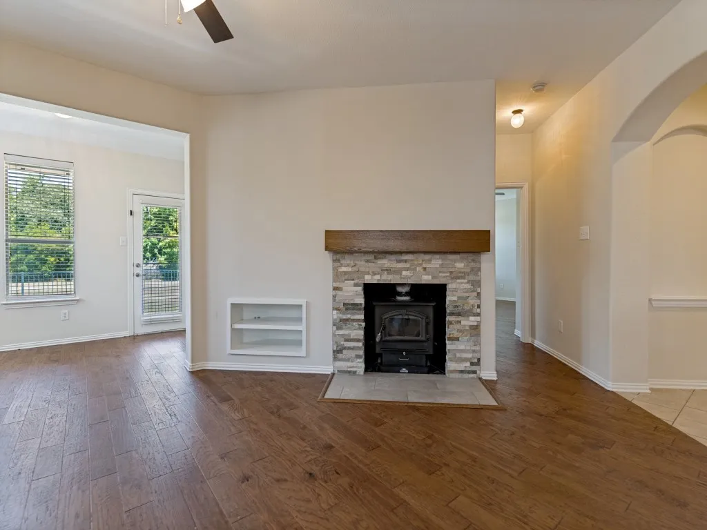 Single Family Residence For Rent in Collin County , 1906 Pecan Grove Drive, Anna, Texas 75409, 3 Bedroom, 2 Bathroom, 2 Garage spaces, 1,945 Sqft, built in 2006, mls#21397667, Real Estate Agent in Anna, Homes For Rent in Collin county, Homes For Rent in Anna, Realtor in Anna Texas, Real Estate Brokerage Independent Realty Texas, Luminita Cordes Realtor