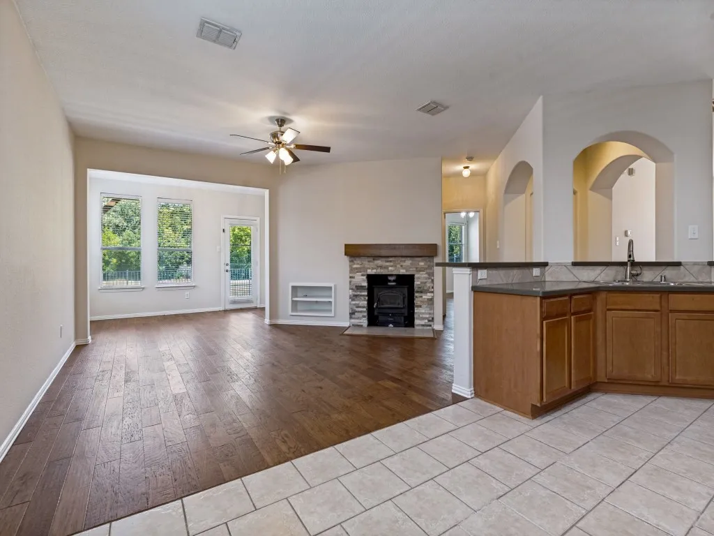 Single Family Residence For Rent in Collin County , 1906 Pecan Grove Drive, Anna, Texas 75409, 3 Bedroom, 2 Bathroom, 2 Garage spaces, 1,945 Sqft, built in 2006, mls#21397667, Real Estate Agent in Anna, Homes For Rent in Collin county, Homes For Rent in Anna, Realtor in Anna Texas, Real Estate Brokerage Independent Realty Texas, Luminita Cordes Realtor