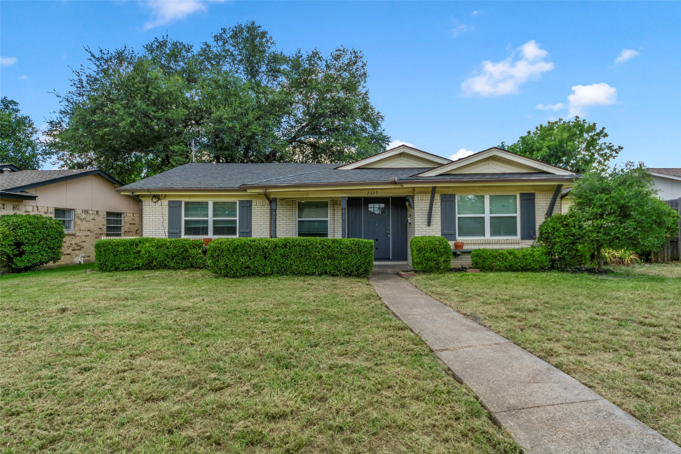 Single Family Residence For Sale in Dallas County , 2323 Luau Street, Mesquite, Texas 75150, 3 Bedroom, 2 Bathroom, 2 Garage spaces, 1,729 Sqft, built in 1965, mls#21398538, Real Estate Agent in Mesquite, Homes For Sale in Dallas county, Homes For Sale in Mesquite, Realtor in Mesquite Texas, Real Estate Brokerage Independent Realty Texas, Luminita Cordes Realtor