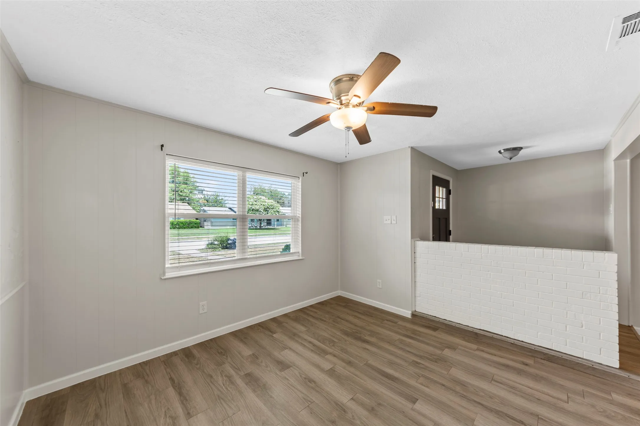 Single Family Residence For Sale in Dallas County , 2323 Luau Street, Mesquite, Texas 75150, 3 Bedroom, 2 Bathroom, 2 Garage spaces, 1,729 Sqft, built in 1965, mls#21398538, Real Estate Agent in Mesquite, Homes For Sale in Dallas county, Homes For Sale in Mesquite, Realtor in Mesquite Texas, Real Estate Brokerage Independent Realty Texas, Luminita Cordes Realtor